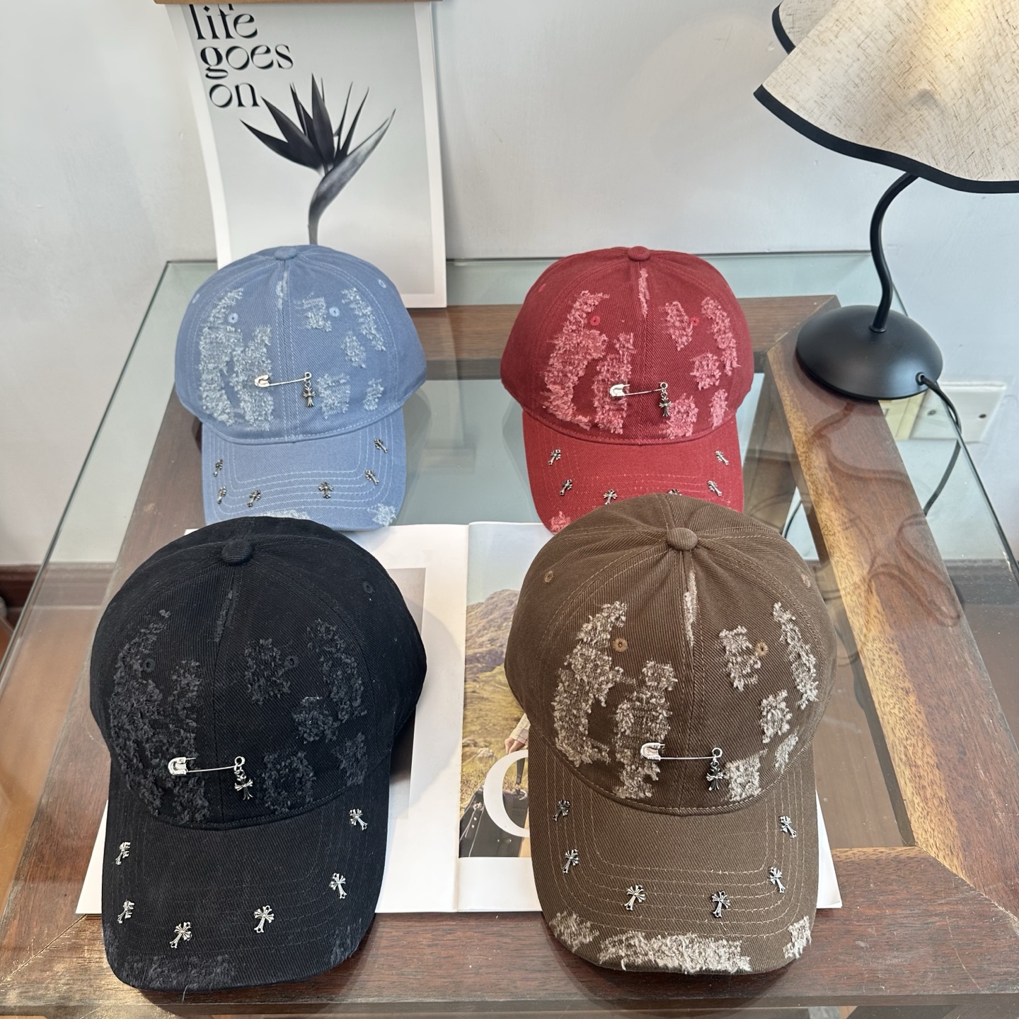 Chrome Hearts Chrome hearts 克罗心 新款十字架 高品质棒球帽，高端定制版 博主同款 墙裂推荐 质量巨好 谁戴谁 ~