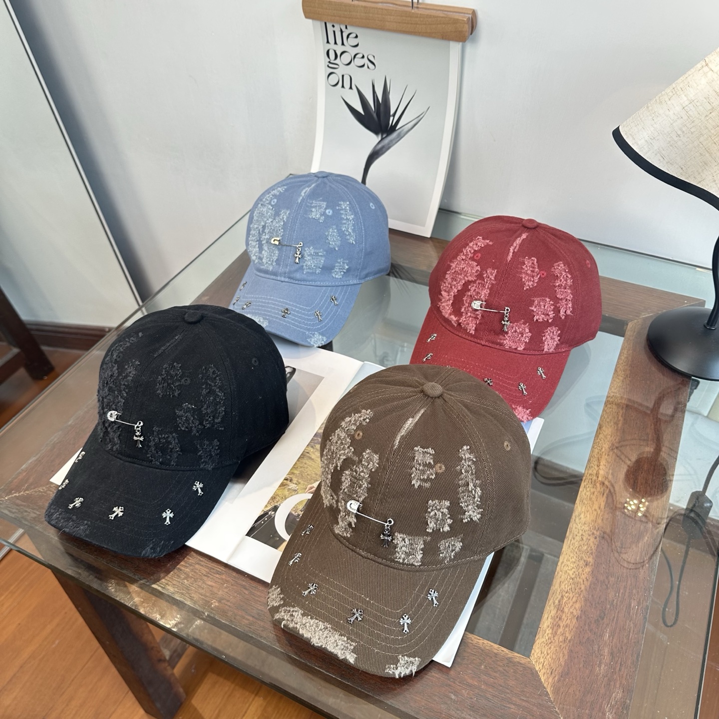 Chrome Hearts Chrome hearts 克罗心 新款十字架 高品质棒球帽，高端定制版 博主同款 墙裂推荐 质量巨好 谁戴谁 ~