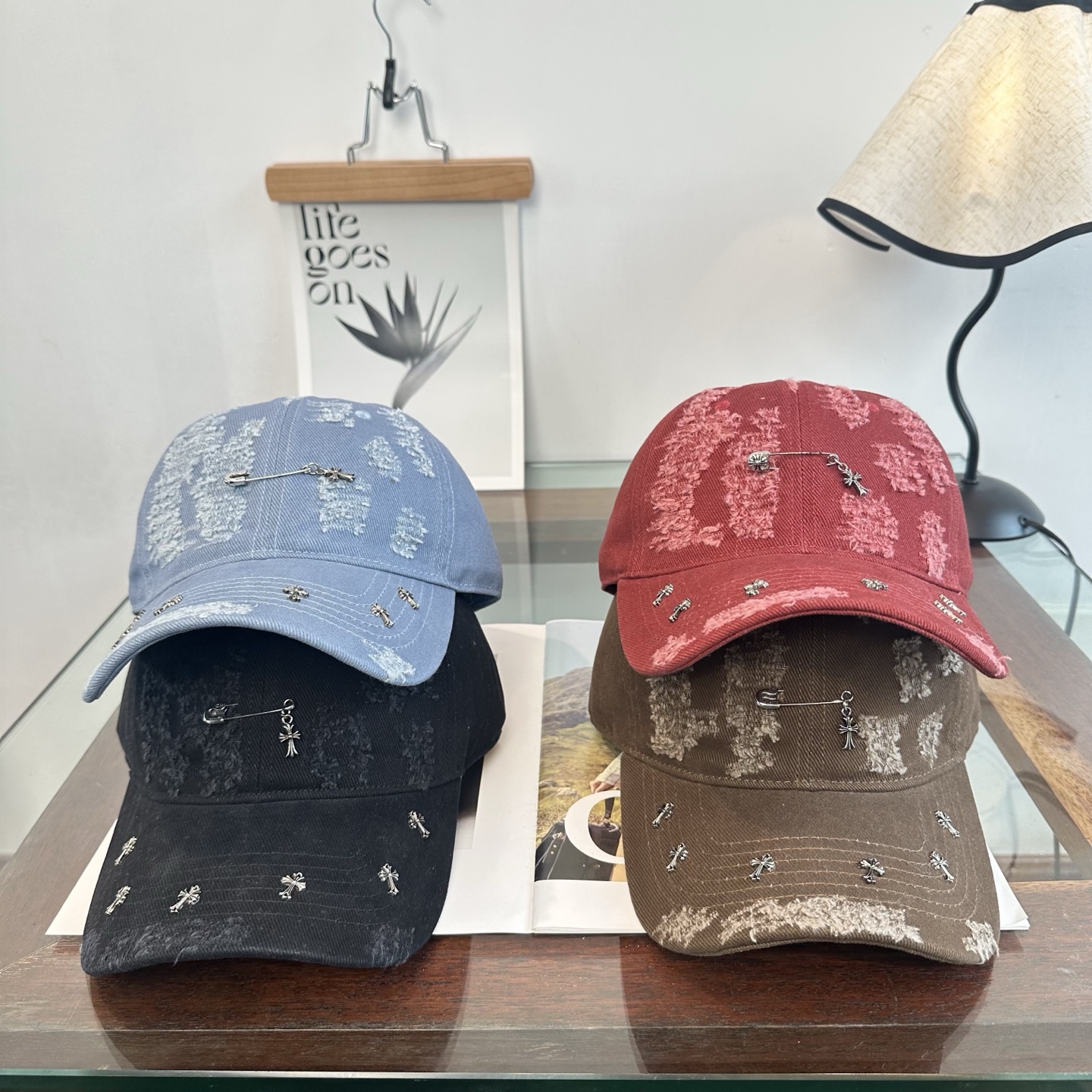 Chrome Hearts Chrome hearts 克罗心 新款十字架 高品质棒球帽，高端定制版 博主同款 墙裂推荐 质量巨好 谁戴谁 ~