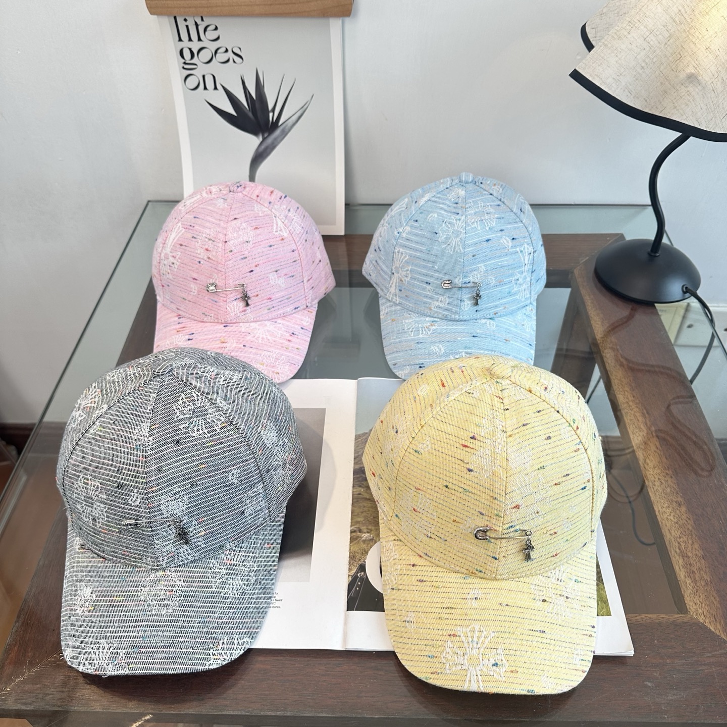 Chrome Hearts Chrome hearts 克罗心 新款十字架 高品质棒球帽，高端定制版 博主同款 墙裂推荐 质量巨好 谁戴谁 ~