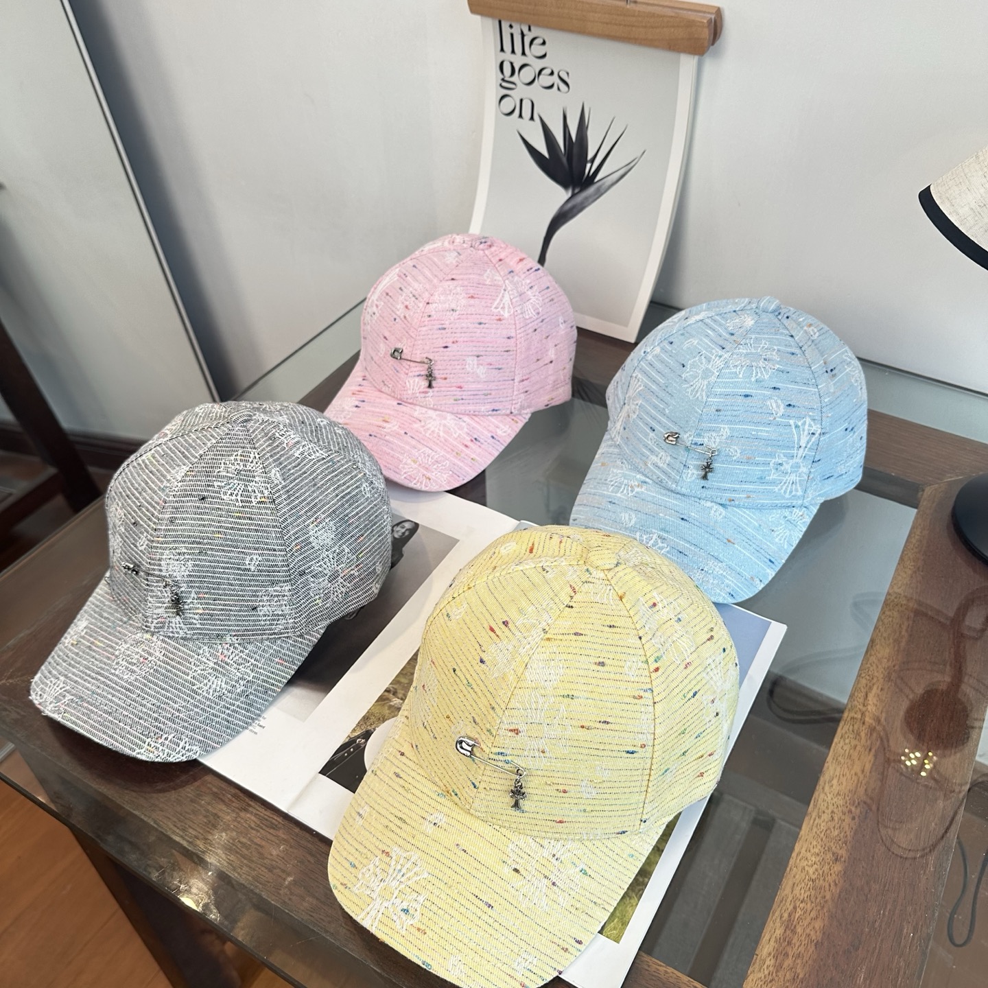 Chrome Hearts Chrome hearts 克罗心 新款十字架 高品质棒球帽，高端定制版 博主同款 墙裂推荐 质量巨好 谁戴谁 ~