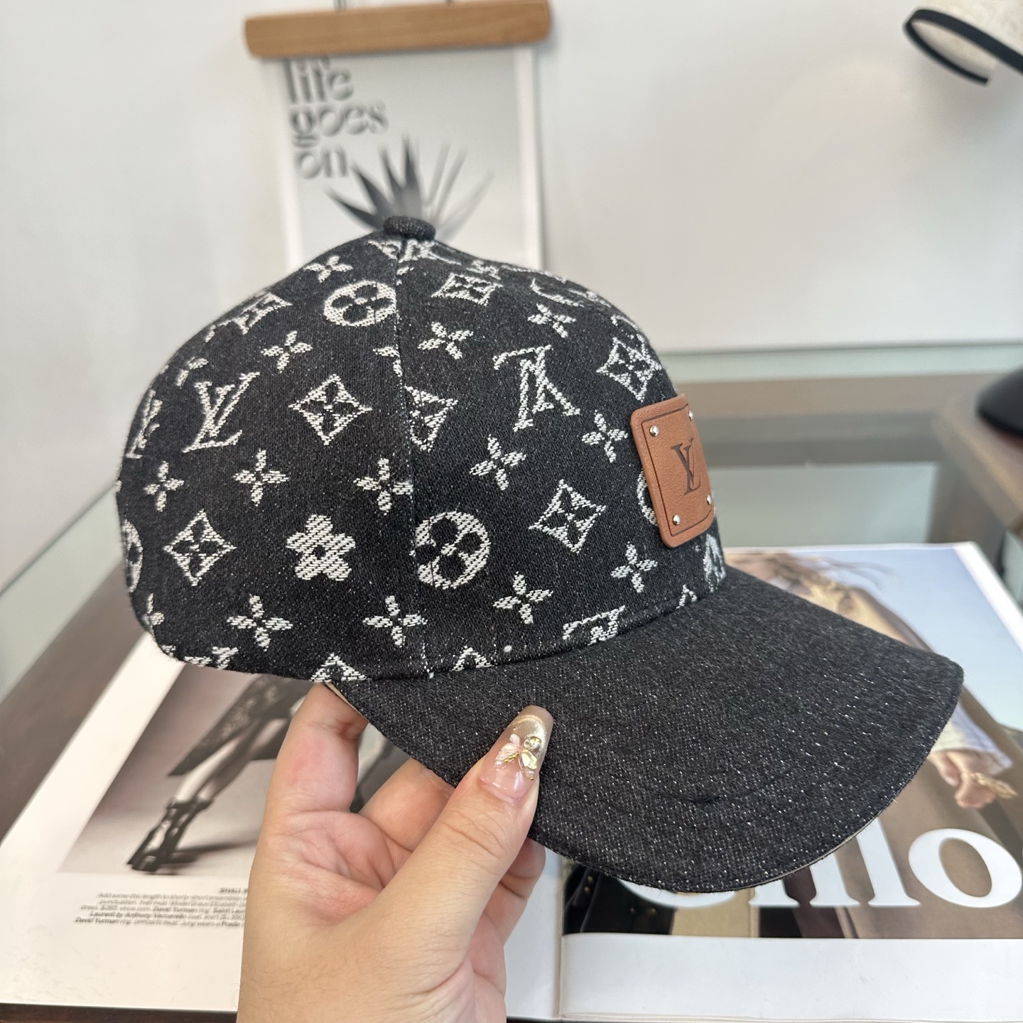 🧢路易威登棒球帽 LouisVuitton😍新款LV棒球帽，重工打造♥️高端大气，百搭款🤗男女通用！