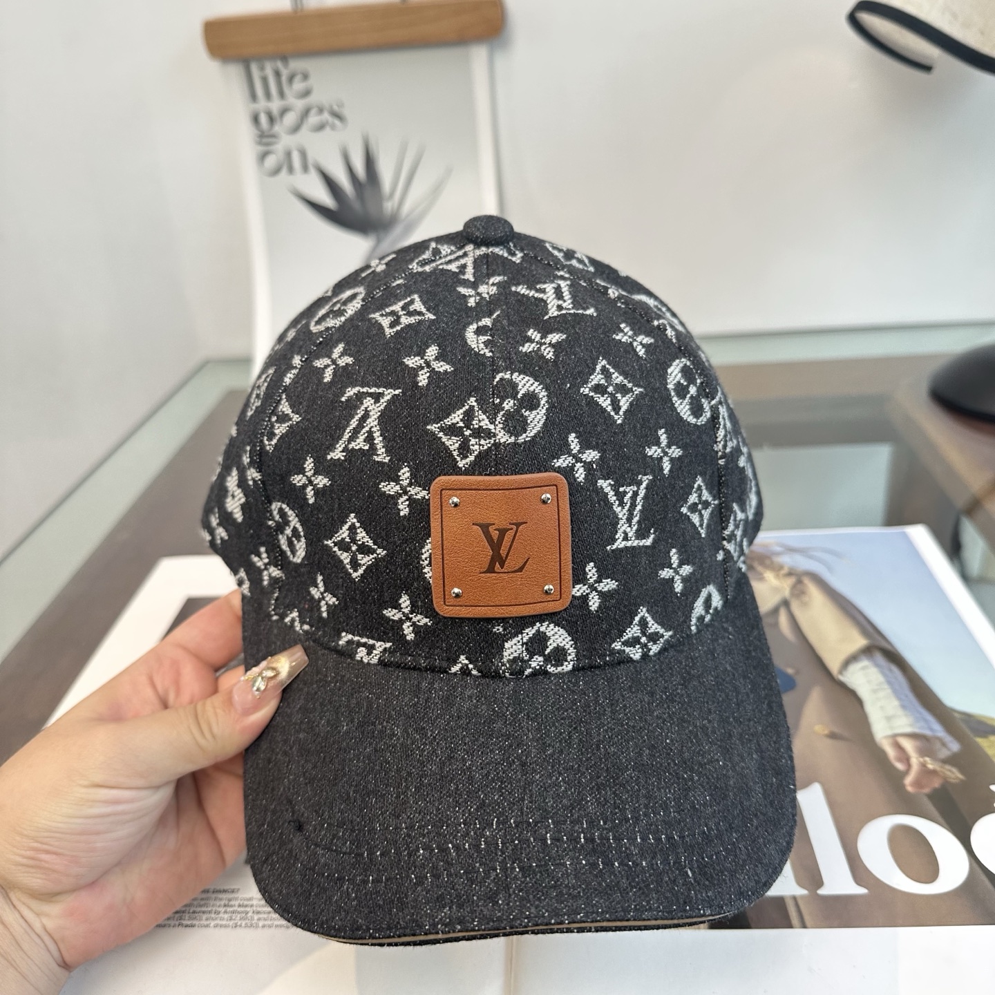 🧢路易威登棒球帽 LouisVuitton😍新款LV棒球帽，重工打造♥️高端大气，百搭款🤗男女通用！