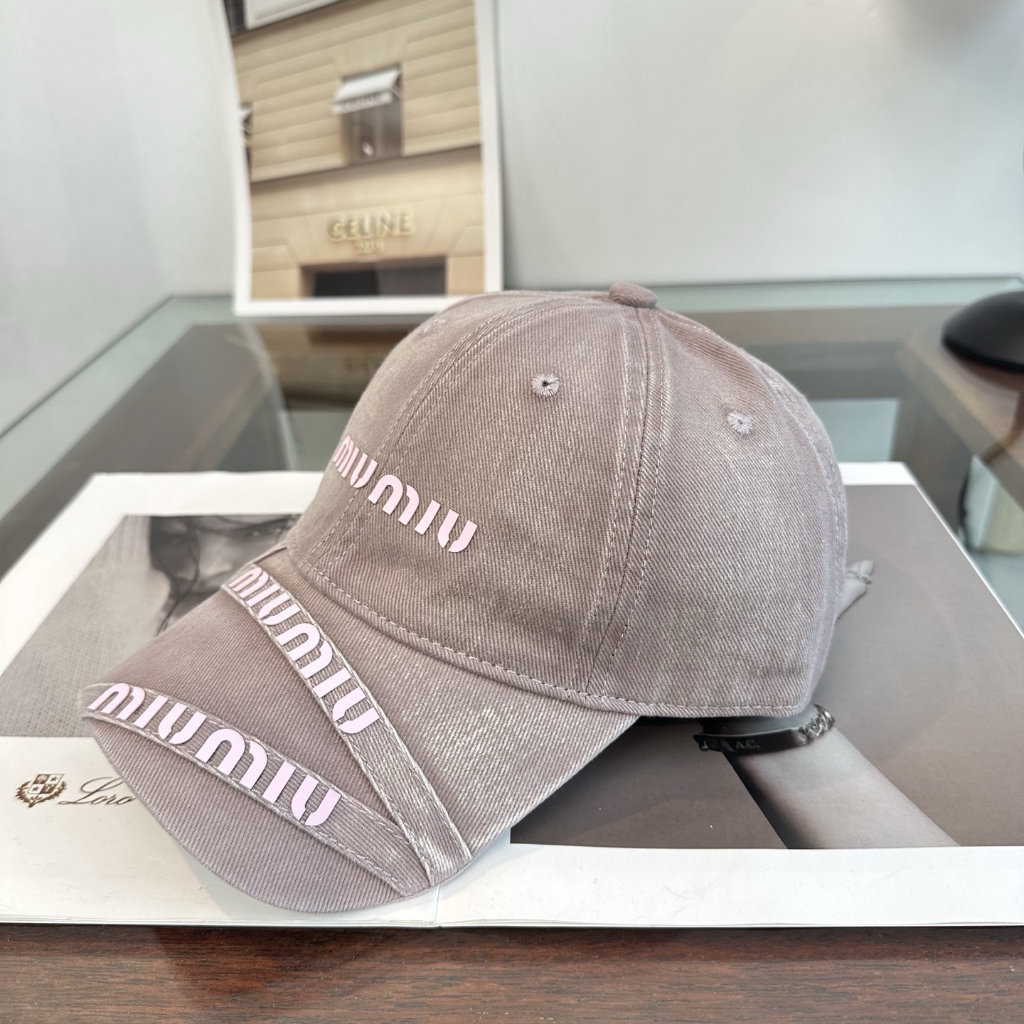 Miu Miu 谬谬miumiu 新款棒球帽， 开模订制， 做工细致质量超赞