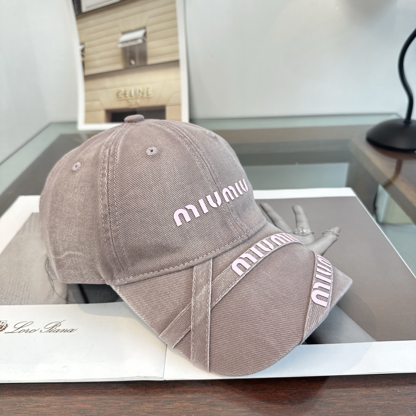 Miu Miu 谬谬miumiu 新款棒球帽， 开模订制， 做工细致质量超赞