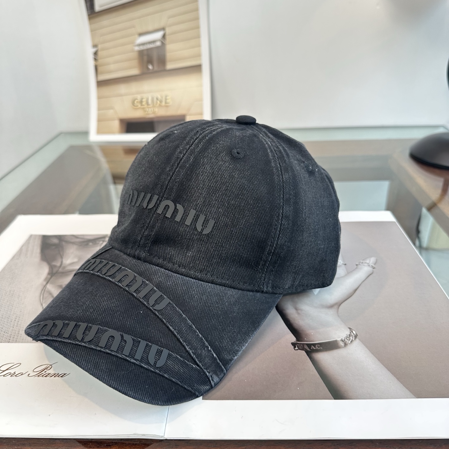 Miu Miu 谬谬miumiu 新款棒球帽， 开模订制， 做工细致质量超赞