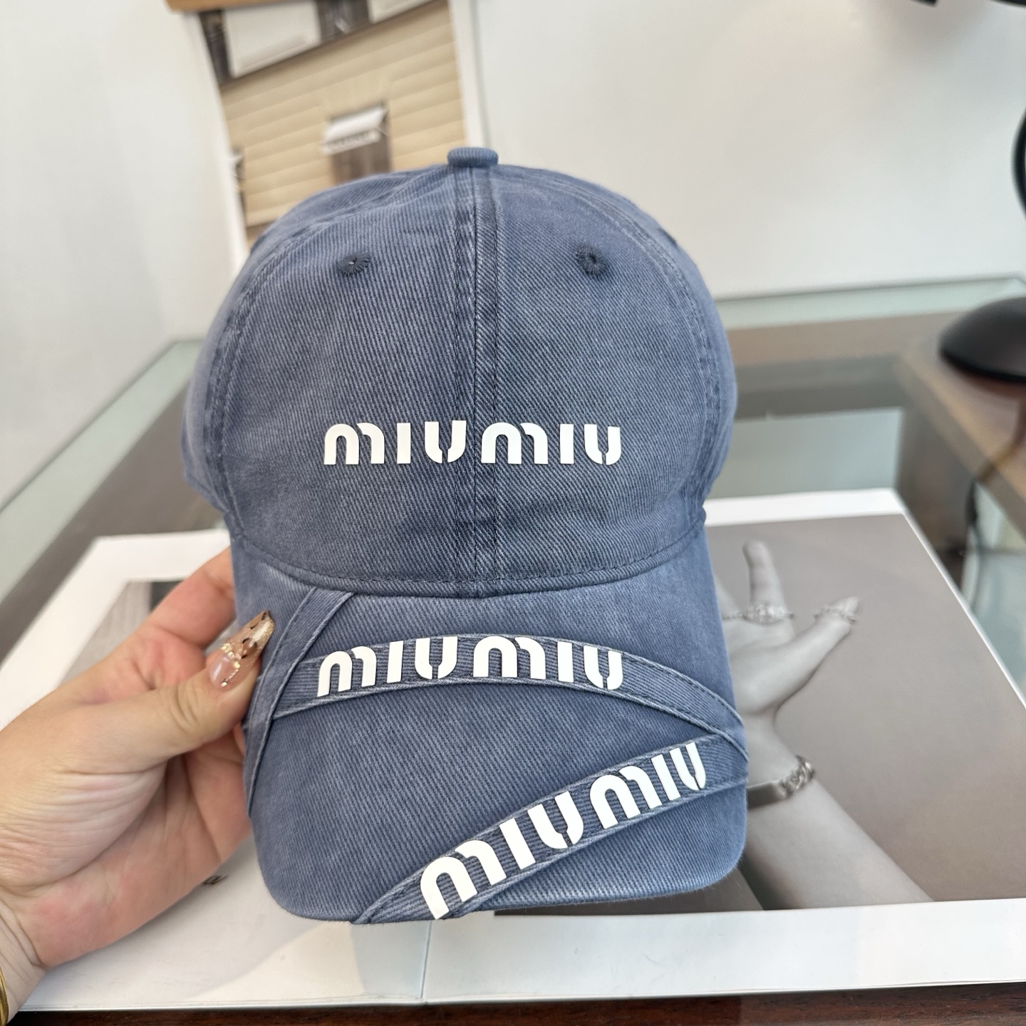 Miu Miu 谬谬miumiu 新款棒球帽， 开模订制， 做工细致质量超赞