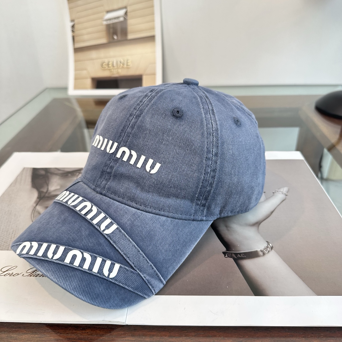 Miu Miu 谬谬miumiu 新款棒球帽， 开模订制， 做工细致质量超赞