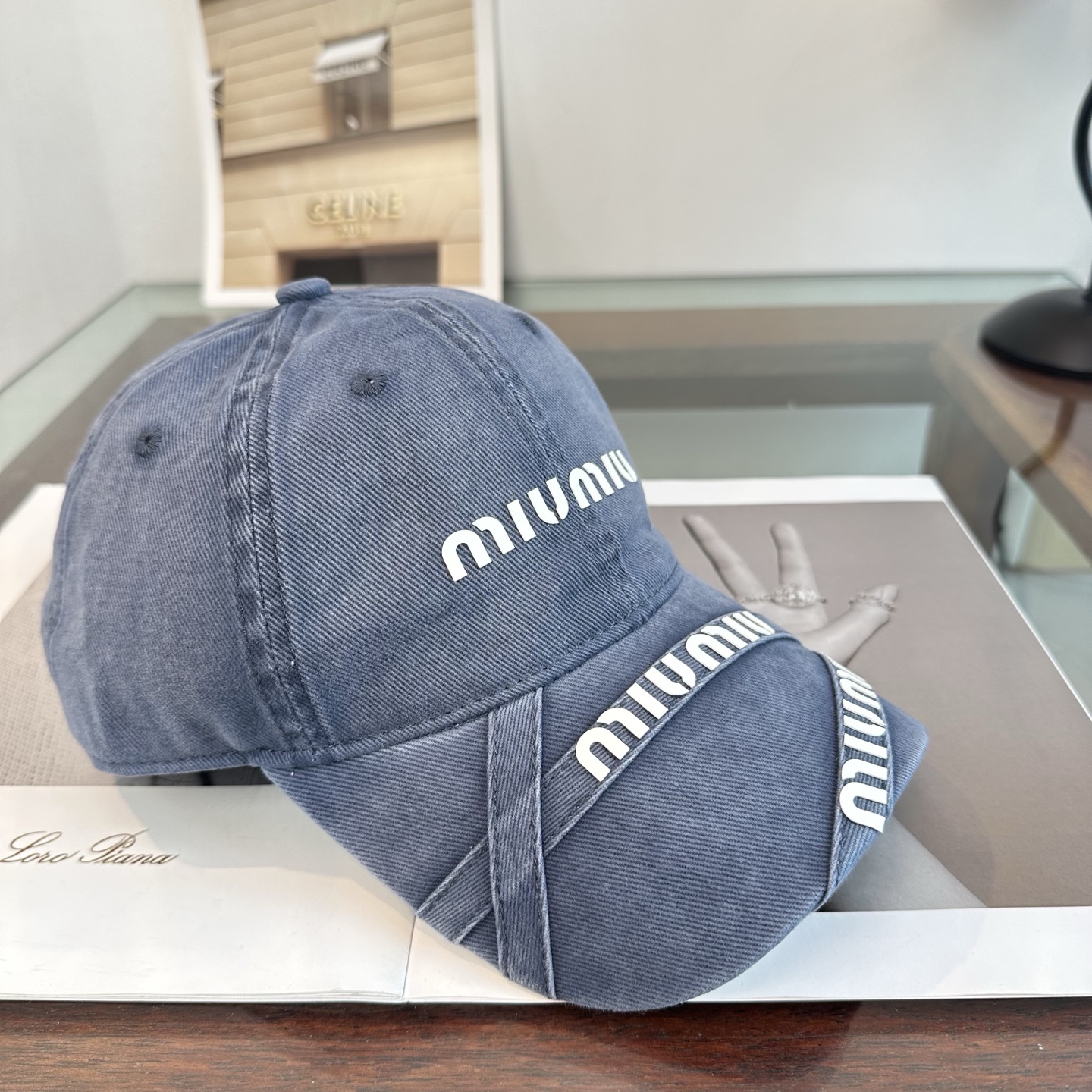 Miu Miu 谬谬miumiu 新款棒球帽， 开模订制， 做工细致质量超赞