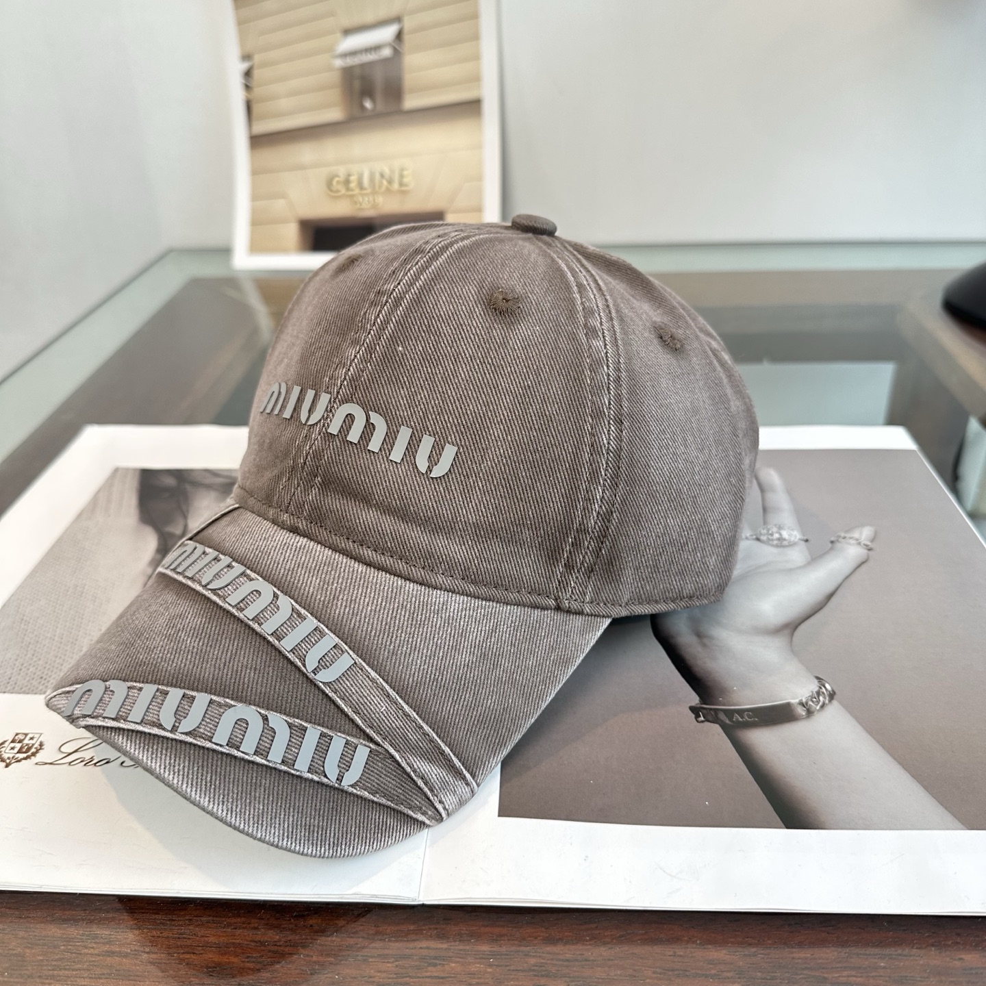 Miu Miu 谬谬miumiu 新款棒球帽， 开模订制， 做工细致质量超赞