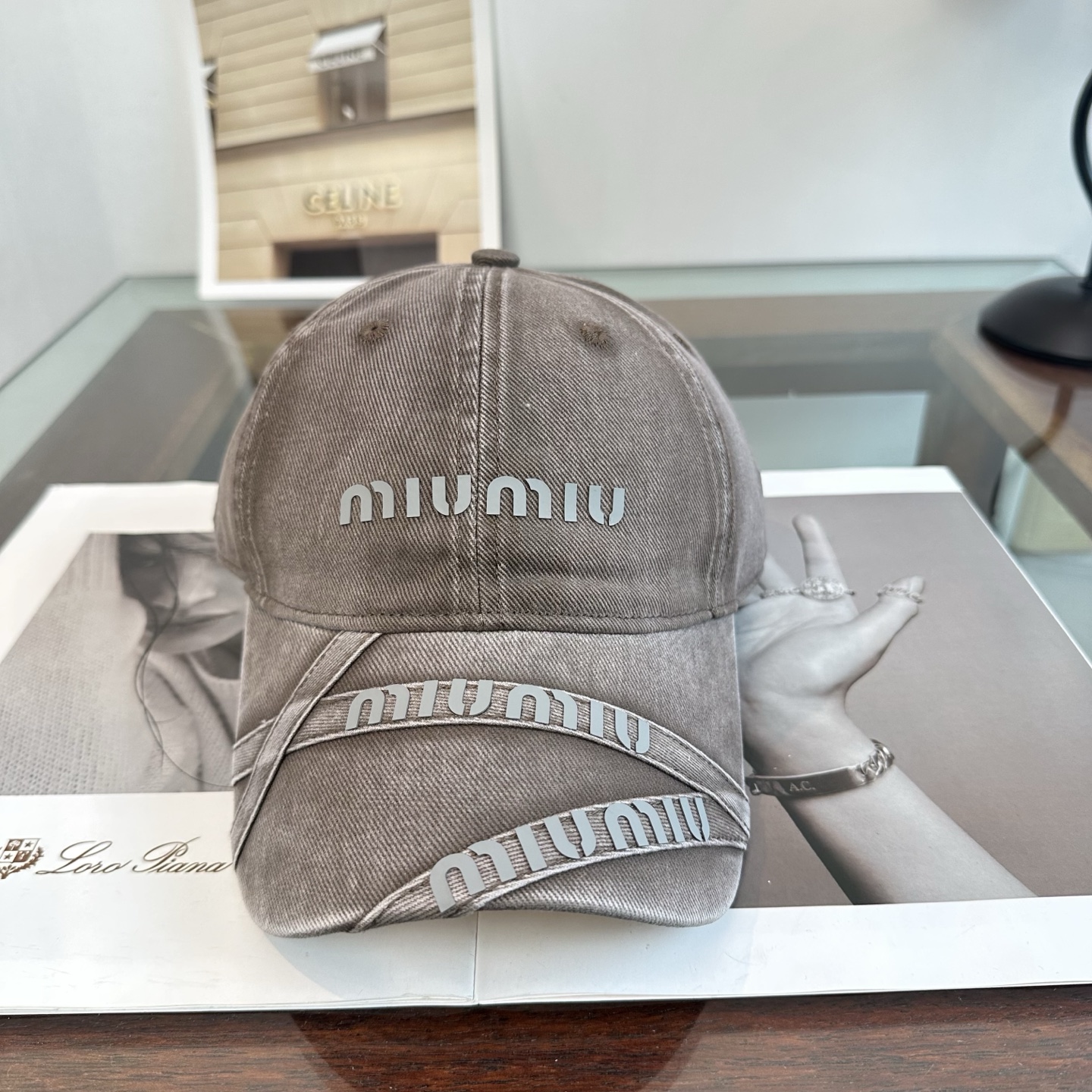 Miu Miu 谬谬miumiu 新款棒球帽， 开模订制， 做工细致质量超赞