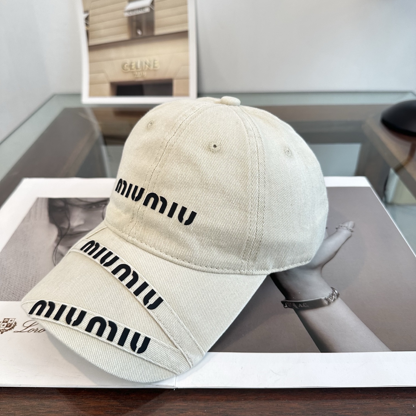 Miu Miu 谬谬miumiu 新款棒球帽， 开模订制， 做工细致质量超赞