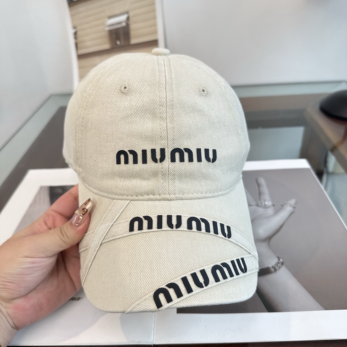 Miu Miu 谬谬miumiu 新款棒球帽， 开模订制， 做工细致质量超赞