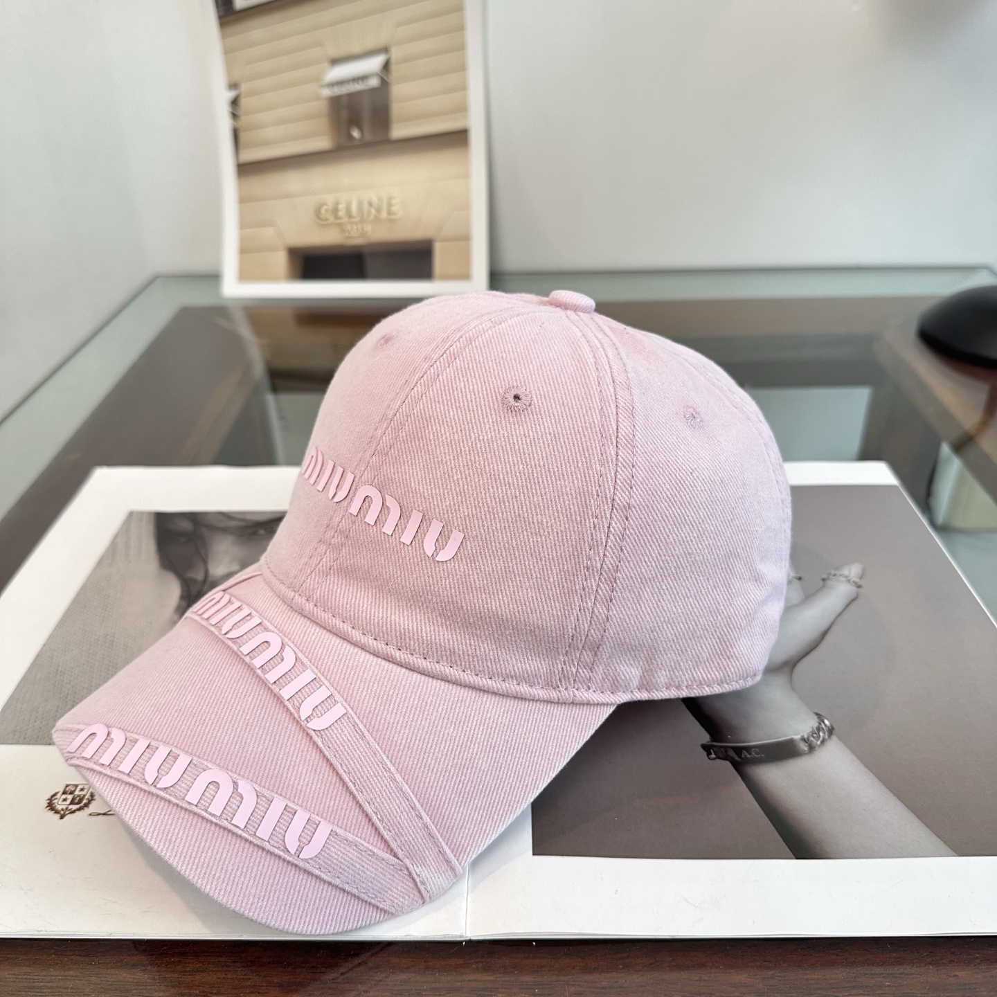 Miu Miu 谬谬miumiu 新款棒球帽， 开模订制， 做工细致质量超赞