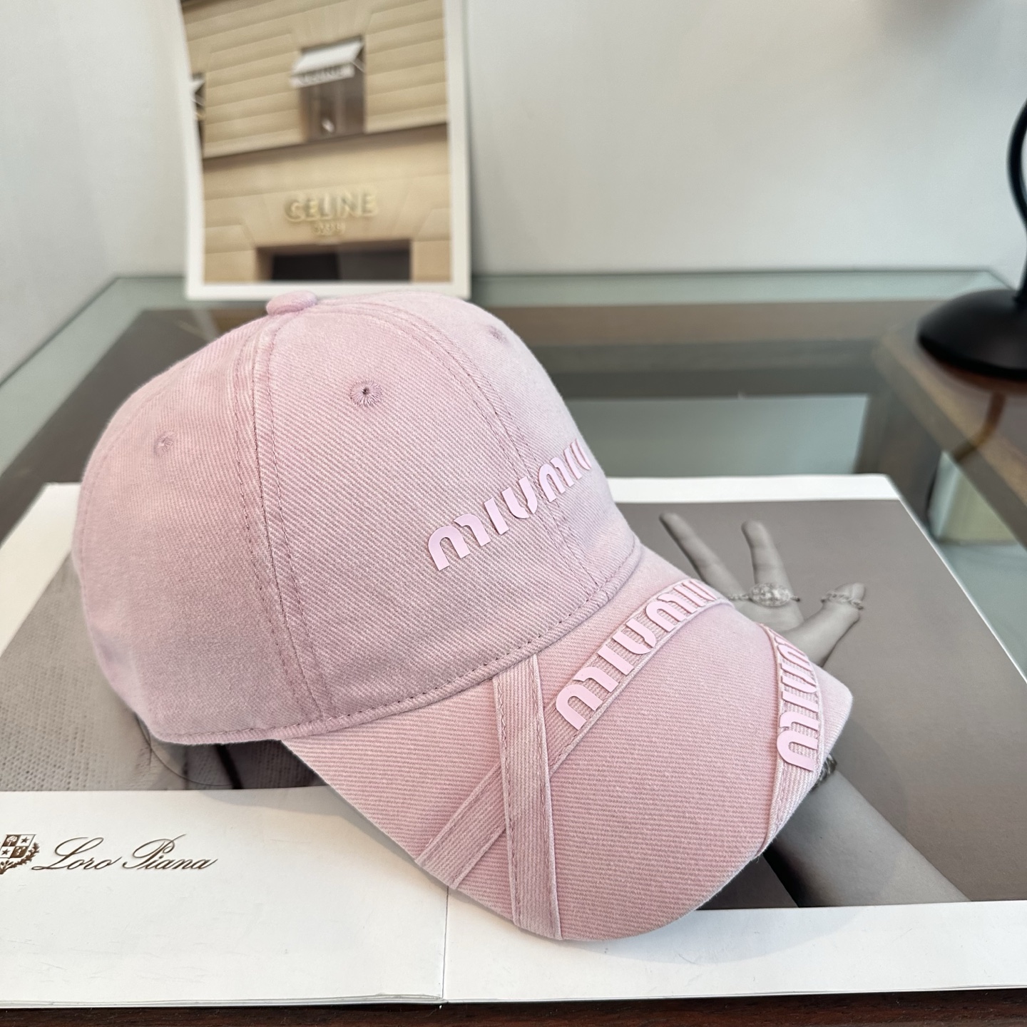 Miu Miu 谬谬miumiu 新款棒球帽， 开模订制， 做工细致质量超赞