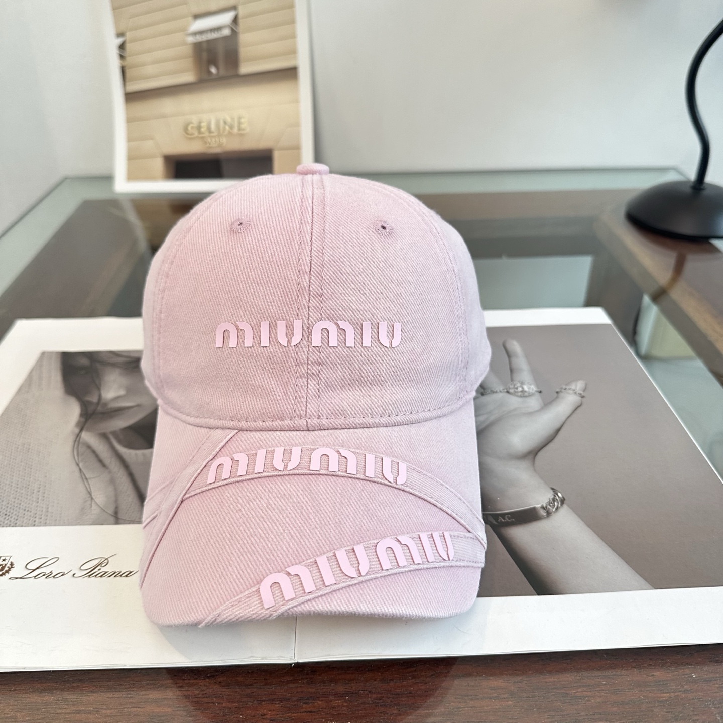 Miu Miu 谬谬miumiu 新款棒球帽， 开模订制， 做工细致质量超赞