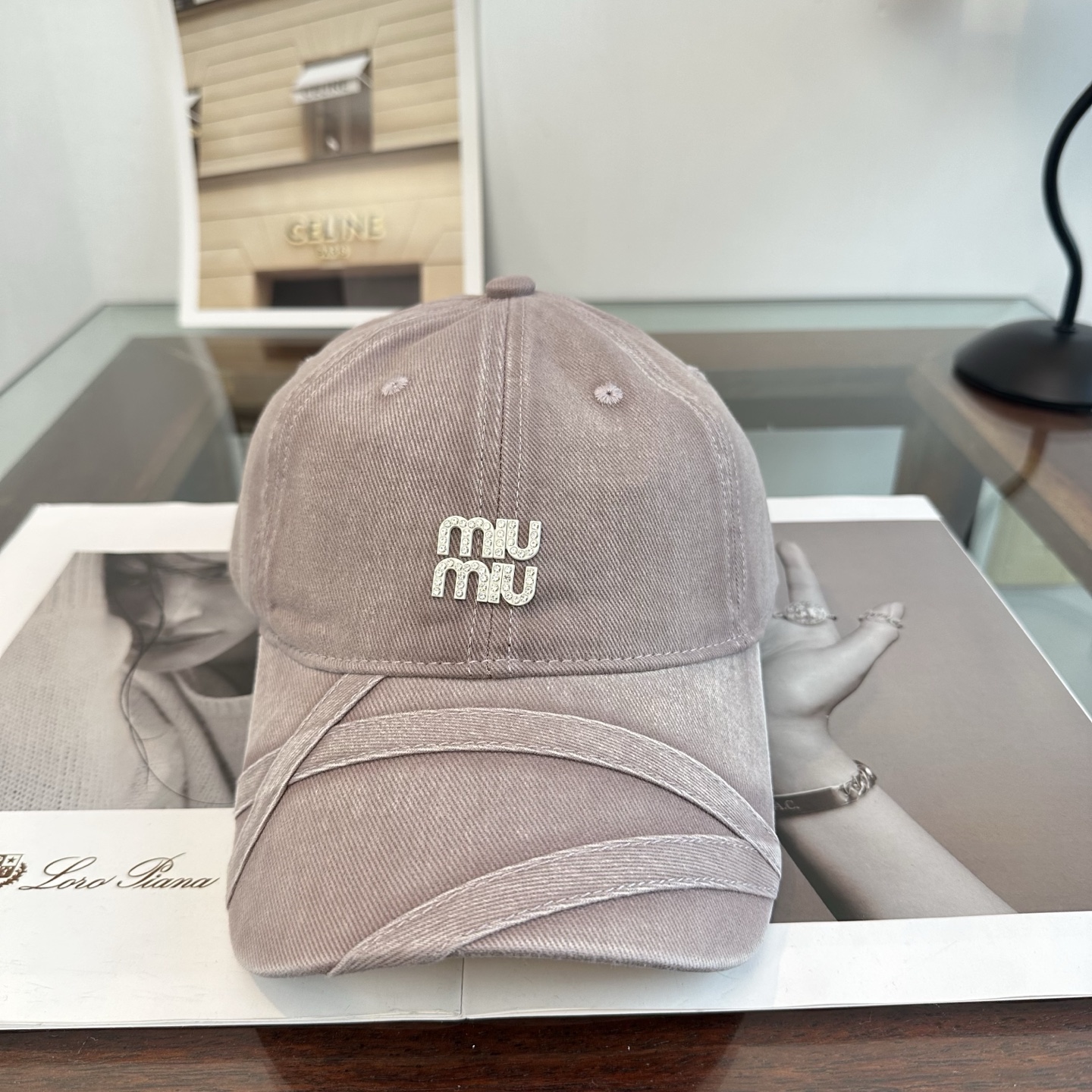 Miu Miu 谬谬miumiu 新款棒球帽， 开模订制， 做工细致质量超赞