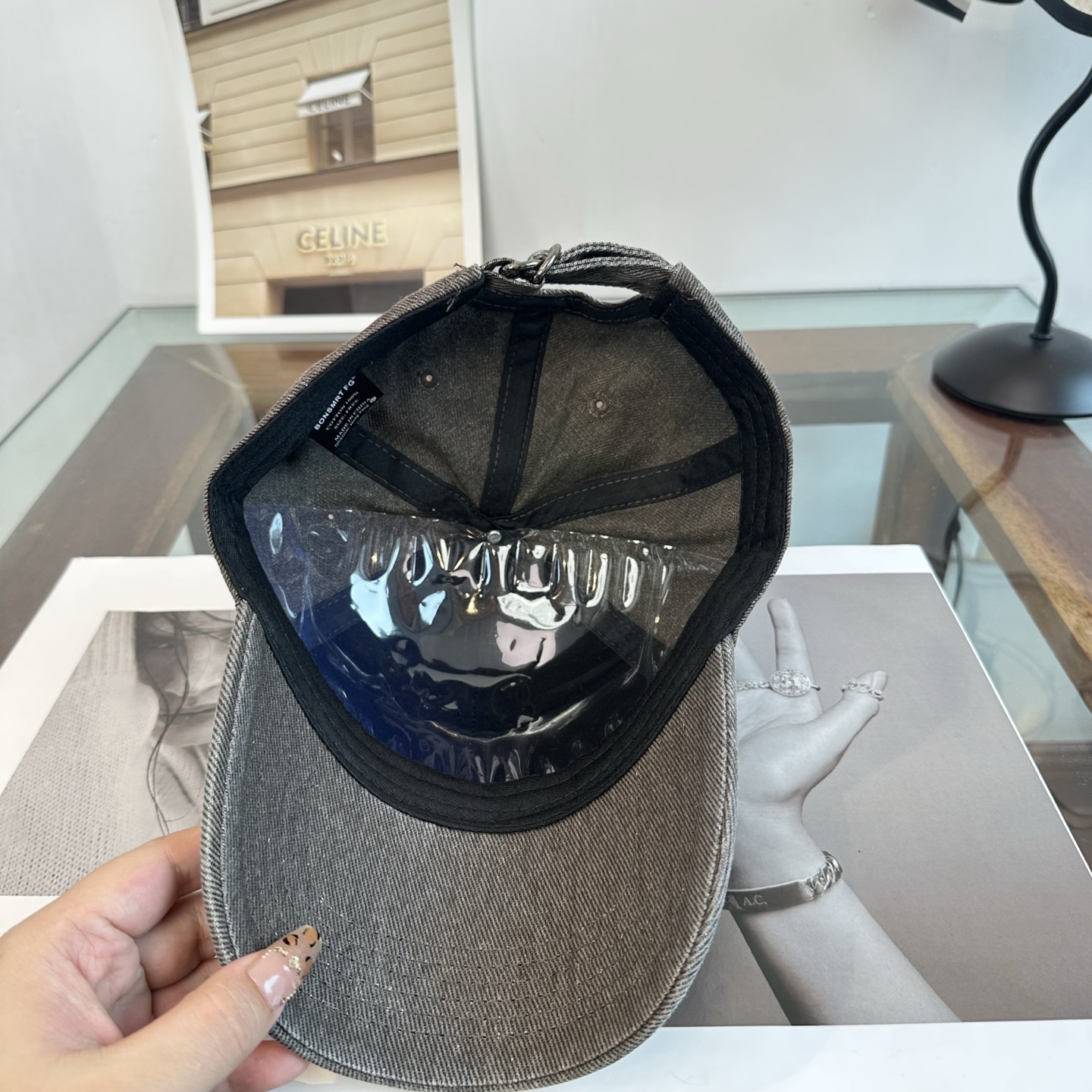 新品Balenciaga 巴黎世家字母新款棒球帽 现货秒发🧢简约时尚超级无敌好看的帽子！情侣款！