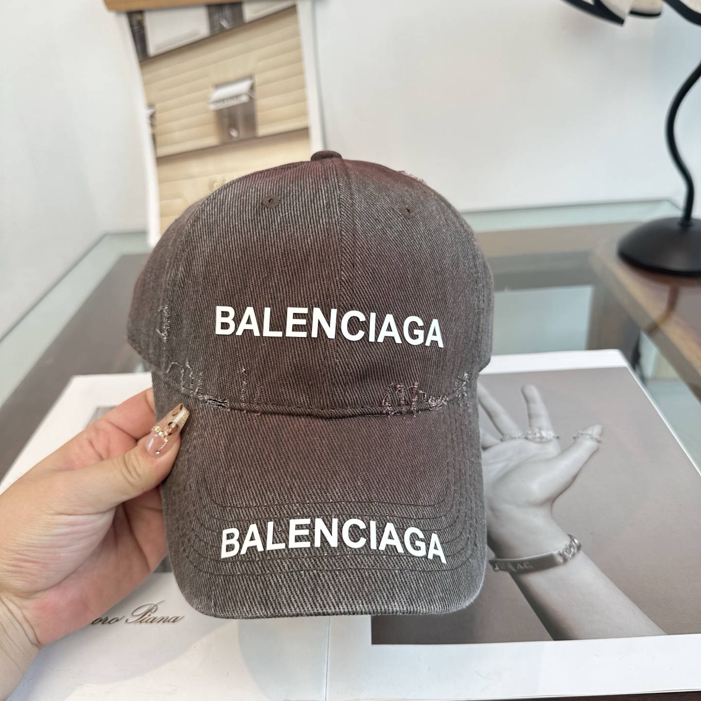 新品Balenciaga 巴黎世家字母新款棒球帽 现货秒发🧢简约时尚超级无敌好看的帽子！情侣款！