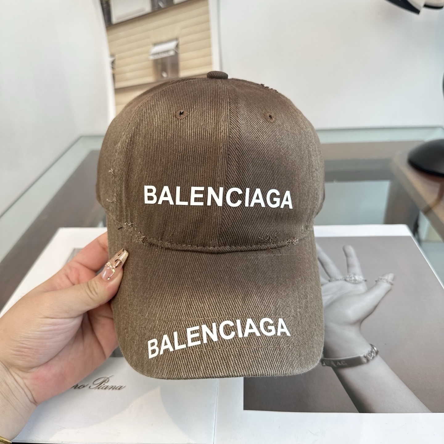 新品Balenciaga 巴黎世家字母新款棒球帽 现货秒发🧢简约时尚超级无敌好看的帽子！情侣款！