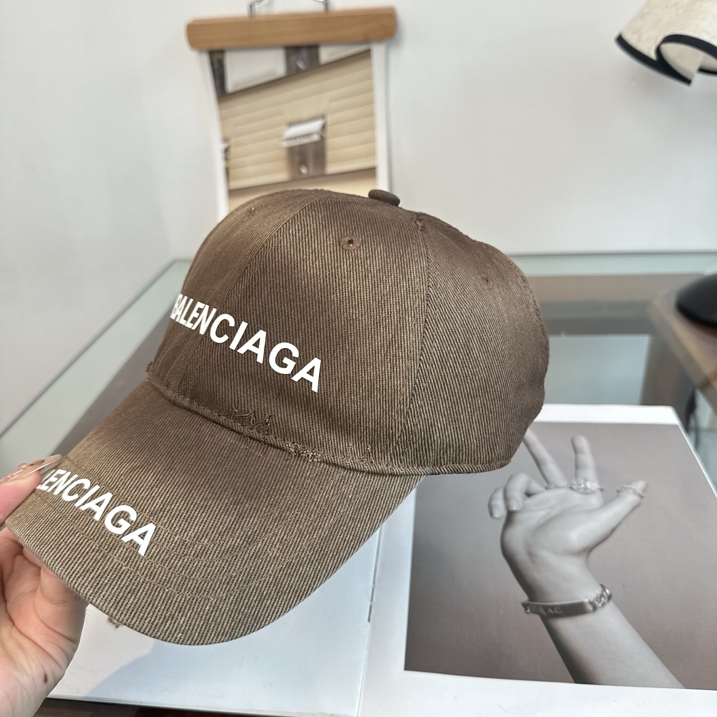 新品Balenciaga 巴黎世家字母新款棒球帽 现货秒发🧢简约时尚超级无敌好看的帽子！情侣款！