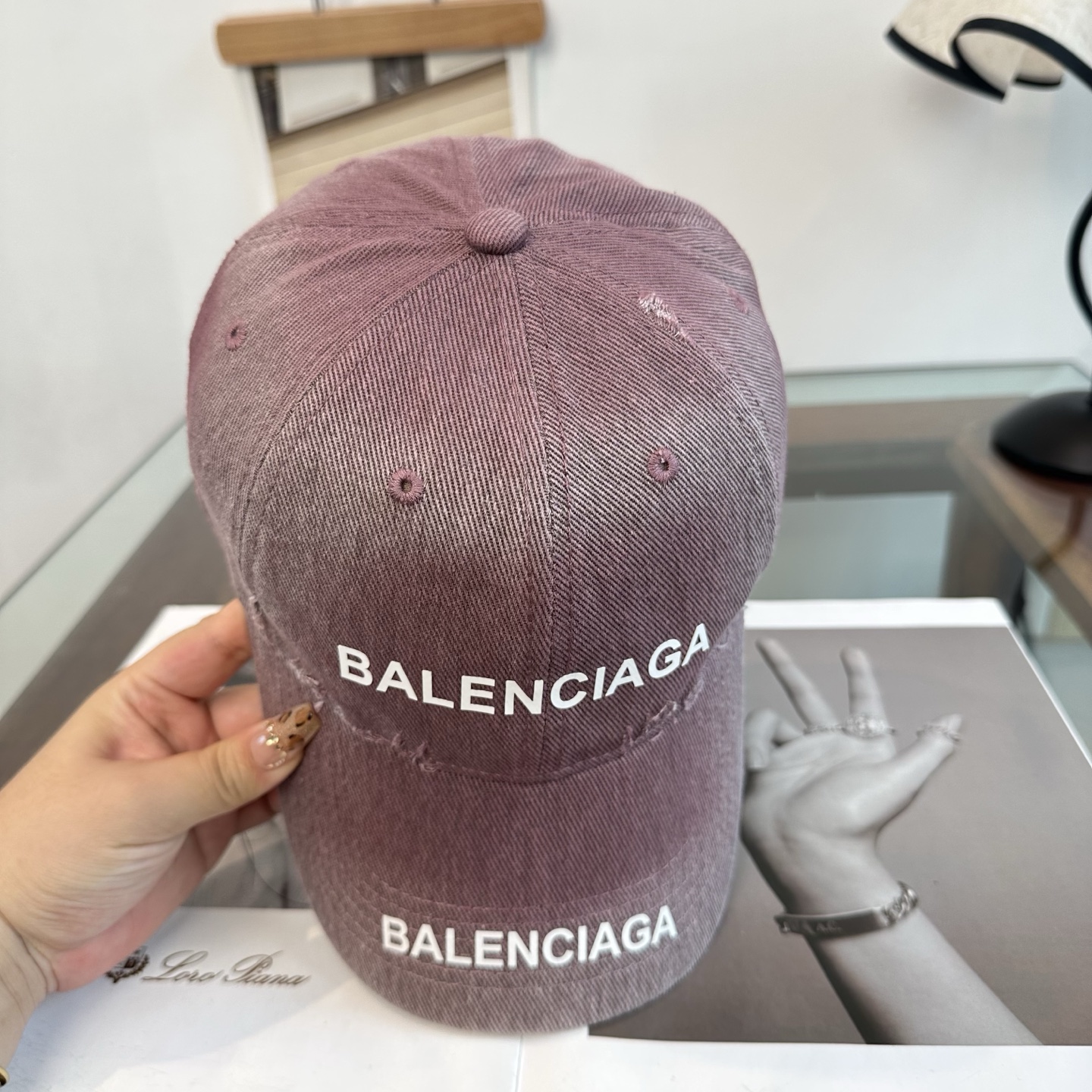 新品Balenciaga 巴黎世家字母新款棒球帽 现货秒发🧢简约时尚超级无敌好看的帽子！情侣款！