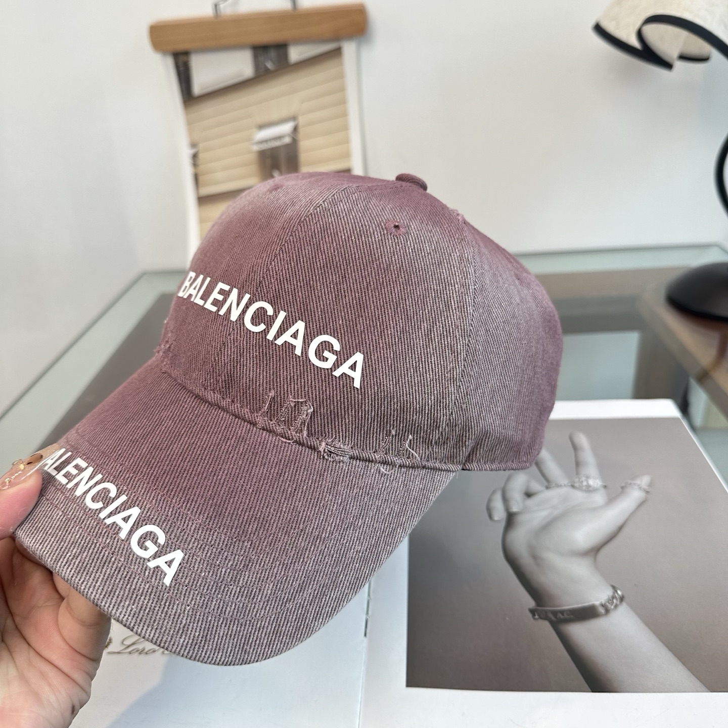 新品Balenciaga 巴黎世家字母新款棒球帽 现货秒发🧢简约时尚超级无敌好看的帽子！情侣款！