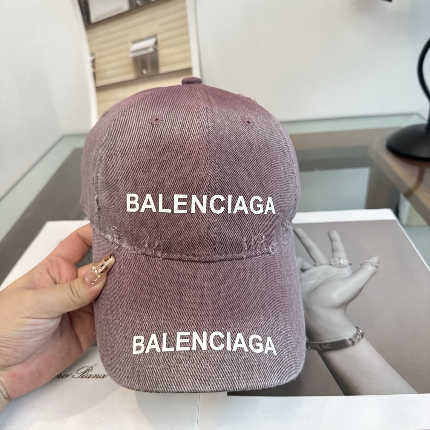 新品Balenciaga 巴黎世家字母新款棒球帽 现货秒发🧢简约时尚超级无敌好看的帽子！情侣款！