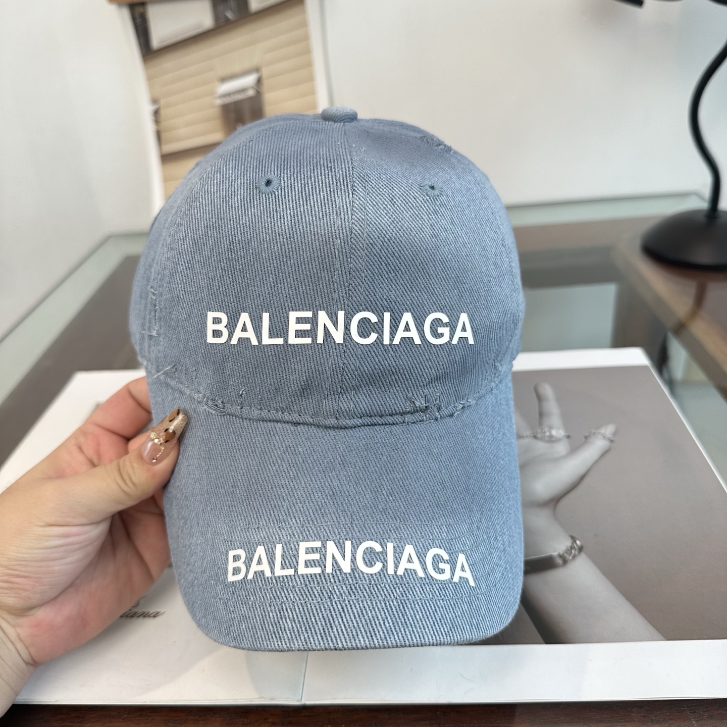 新品Balenciaga 巴黎世家字母新款棒球帽 现货秒发🧢简约时尚超级无敌好看的帽子！情侣款！