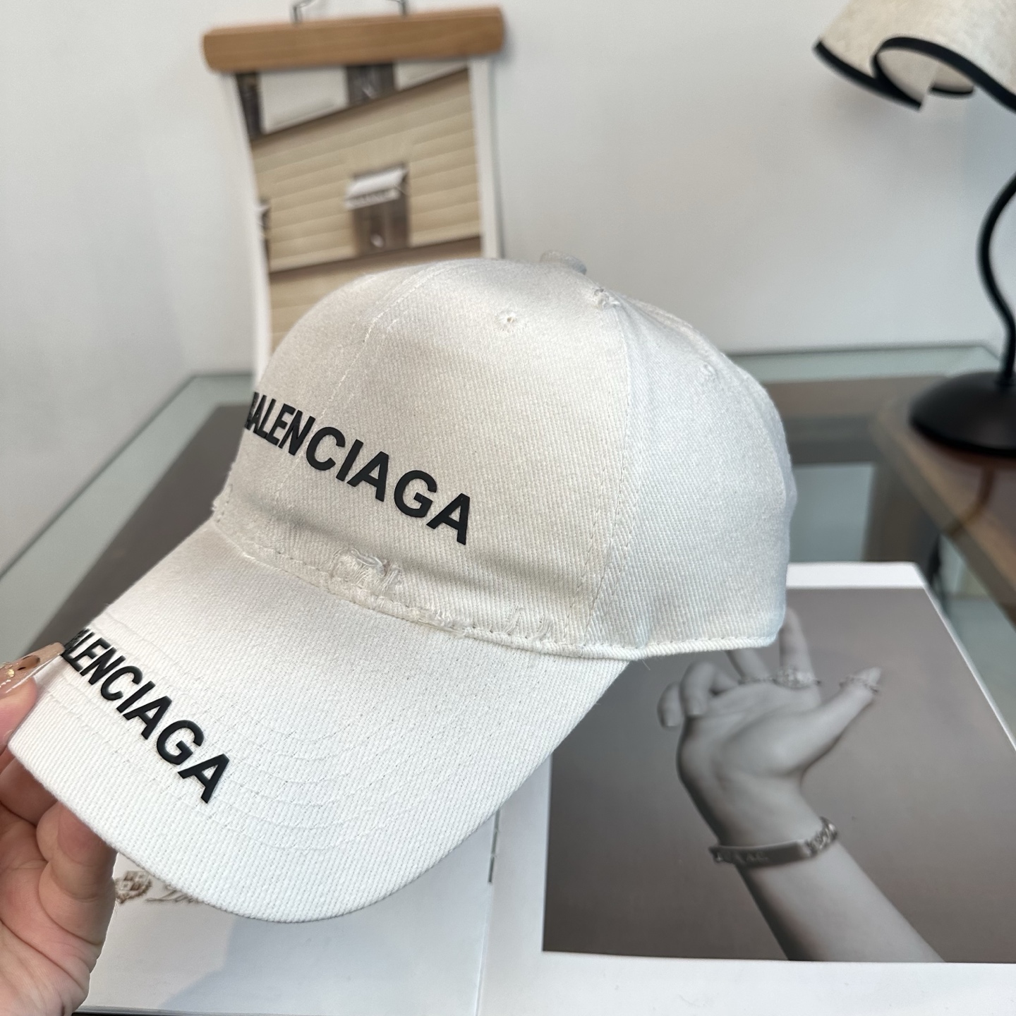 新品Balenciaga 巴黎世家字母新款棒球帽 现货秒发🧢简约时尚超级无敌好看的帽子！情侣款！