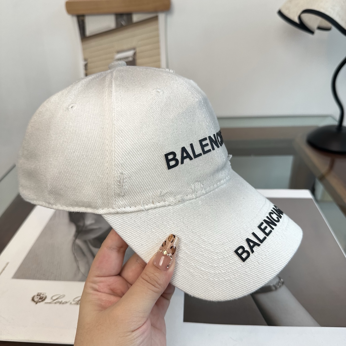 新品Balenciaga 巴黎世家字母新款棒球帽 现货秒发🧢简约时尚超级无敌好看的帽子！情侣款！