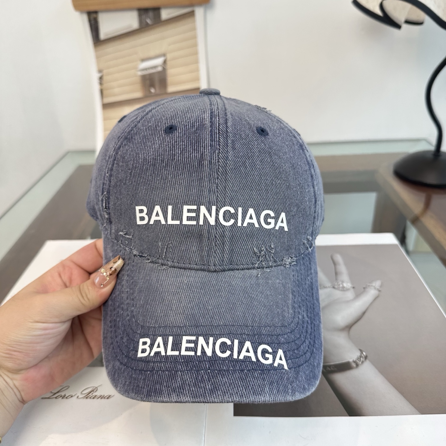 新品Balenciaga 巴黎世家字母新款棒球帽 现货秒发🧢简约时尚超级无敌好看的帽子！情侣款！