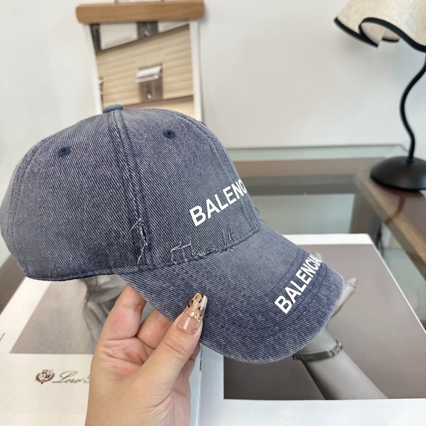新品Balenciaga 巴黎世家字母新款棒球帽 现货秒发🧢简约时尚超级无敌好看的帽子！情侣款！