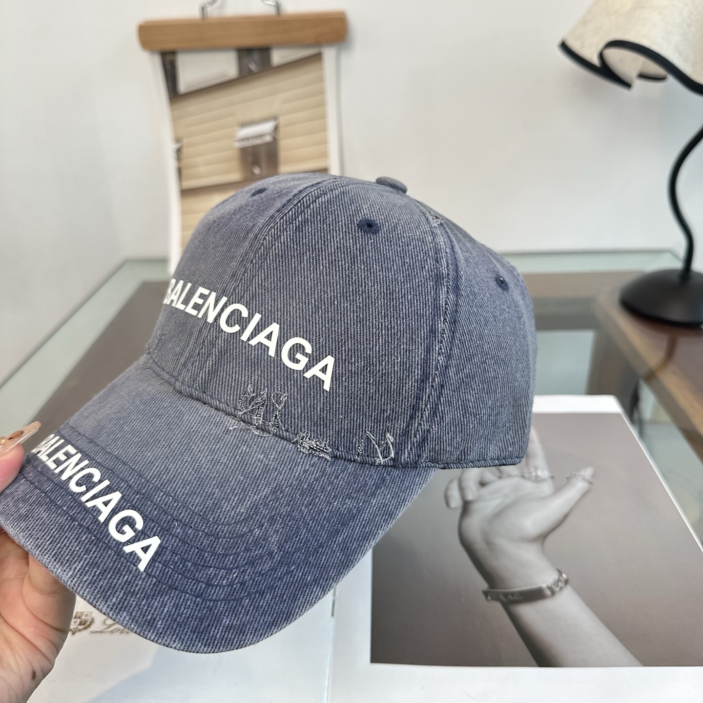 新品Balenciaga 巴黎世家字母新款棒球帽 现货秒发🧢简约时尚超级无敌好看的帽子！情侣款！
