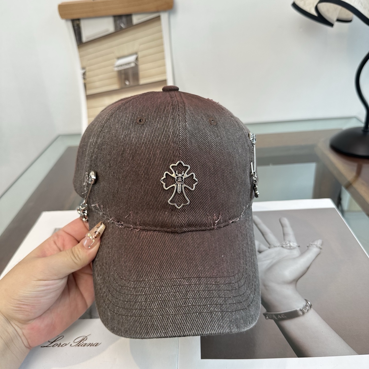 Chrome hearts 克罗心 新款十字架 高品质棒球帽，高端定制版！网红时尚博主同款！墙裂推荐！质量巨好！谁戴谁好