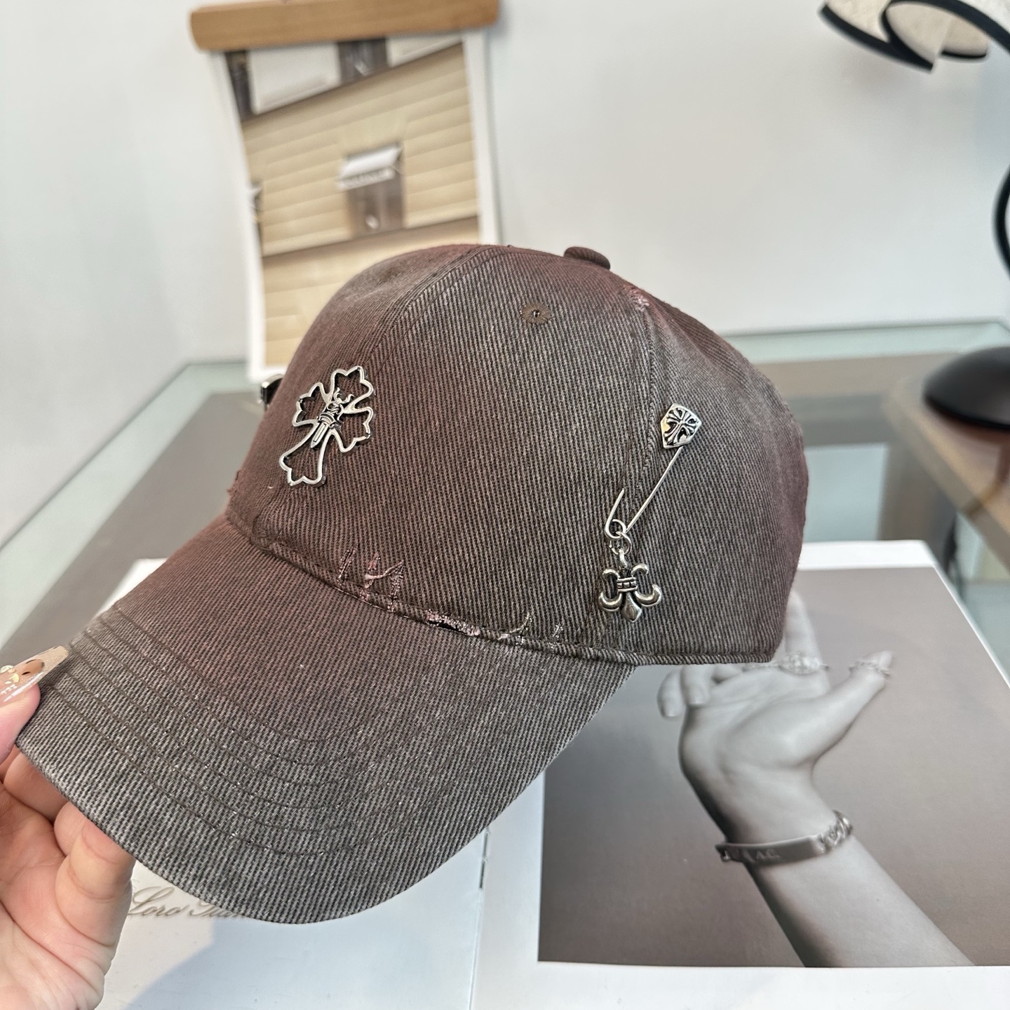 Chrome hearts 克罗心 新款十字架 高品质棒球帽，高端定制版！网红时尚博主同款！墙裂推荐！质量巨好！谁戴谁好
