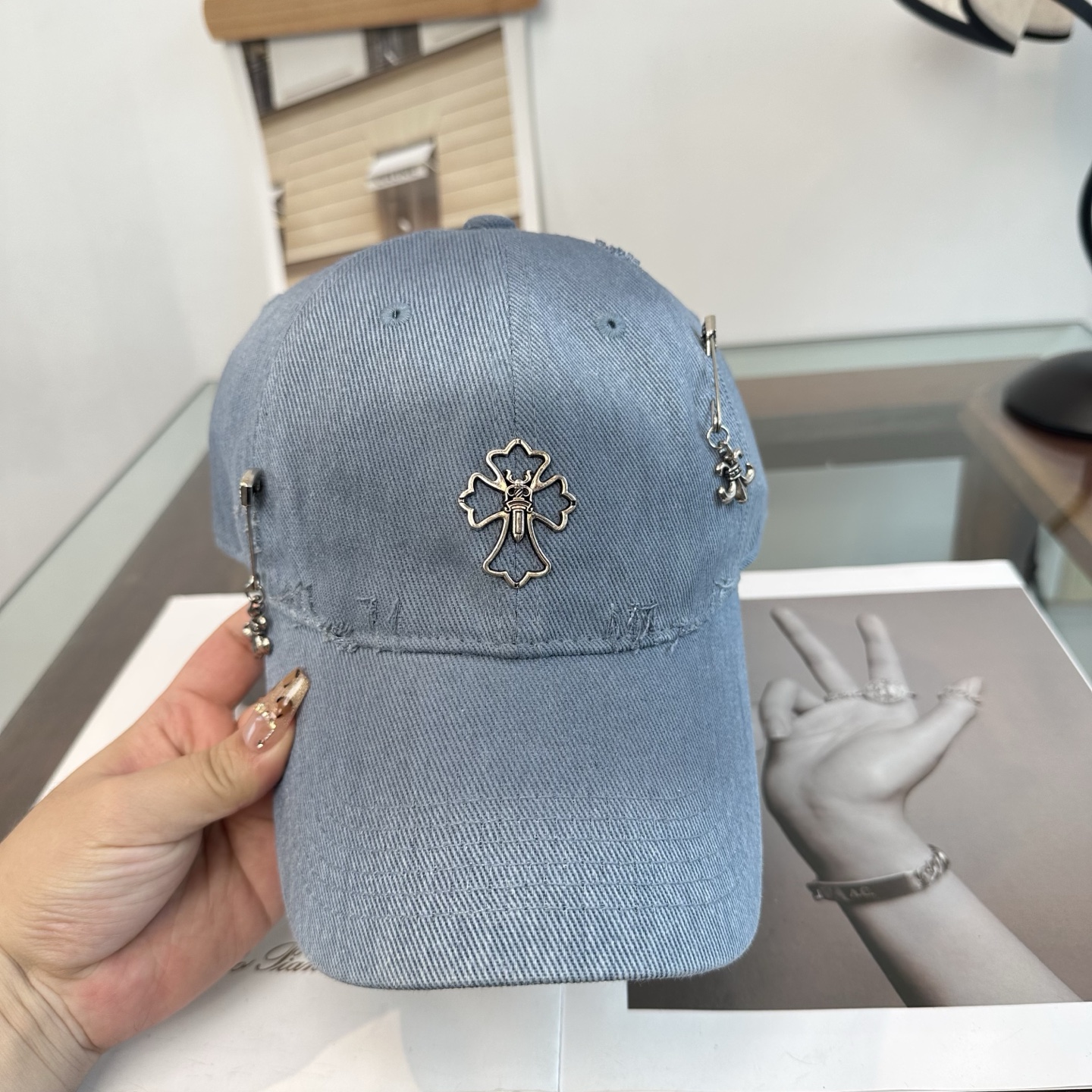 Chrome hearts 克罗心 新款十字架 高品质棒球帽，高端定制版！网红时尚博主同款！墙裂推荐！质量巨好！谁戴谁好