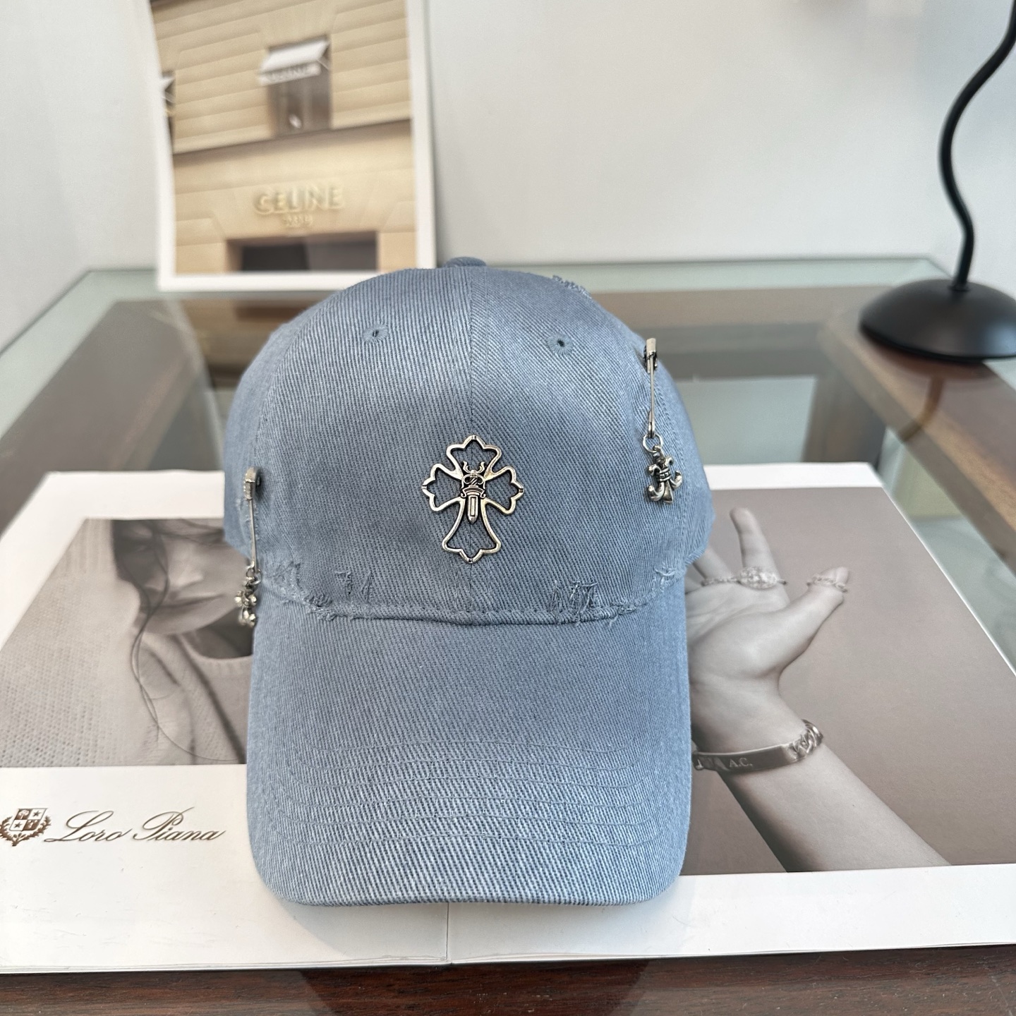 Chrome Hearts Chrome hearts 克罗心 新款十字架 高品质棒球帽，高端定制版 博主同款 墙裂推荐 质量巨好 谁戴谁 ~