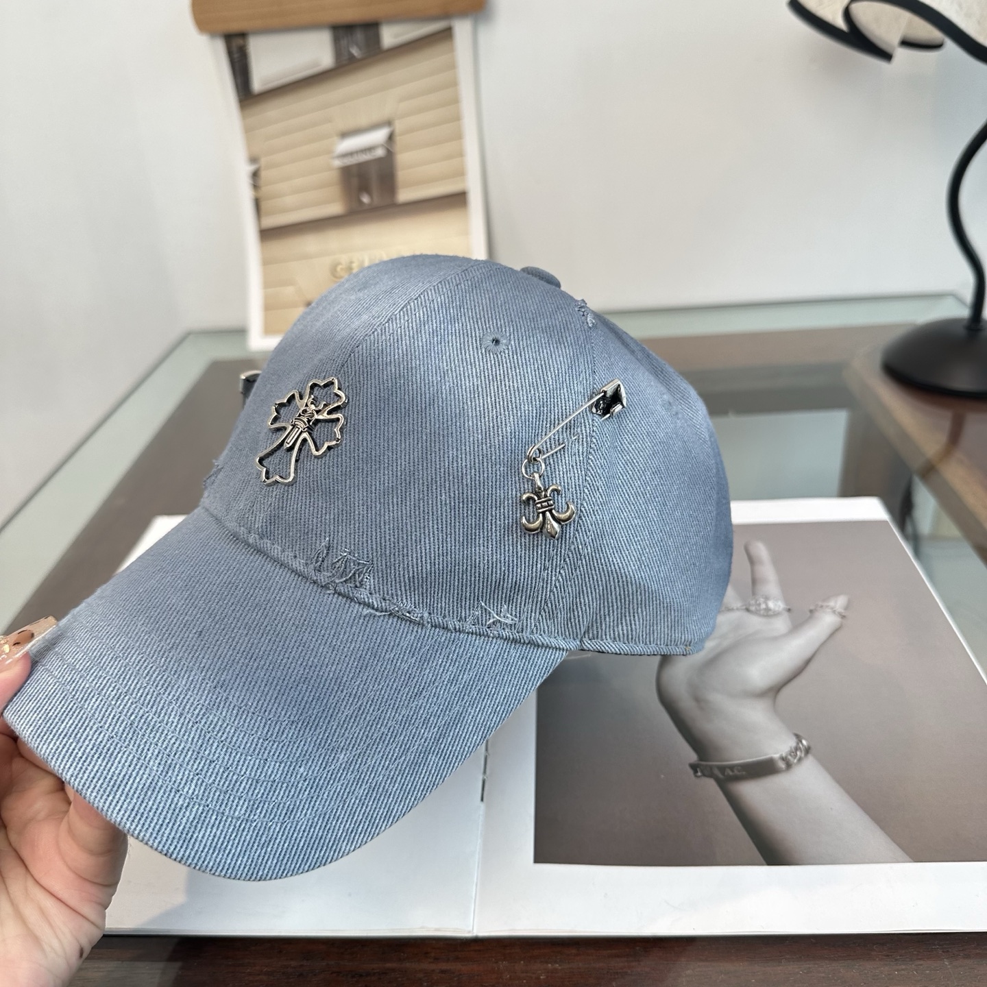 Chrome hearts 克罗心 新款十字架 高品质棒球帽，高端定制版！网红时尚博主同款！墙裂推荐！质量巨好！谁戴谁好