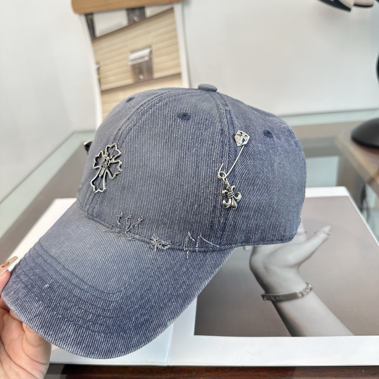 Chrome hearts 克罗心 新款十字架 高品质棒球帽，高端定制版！网红时尚博主同款！墙裂推荐！质量巨好！谁戴谁好