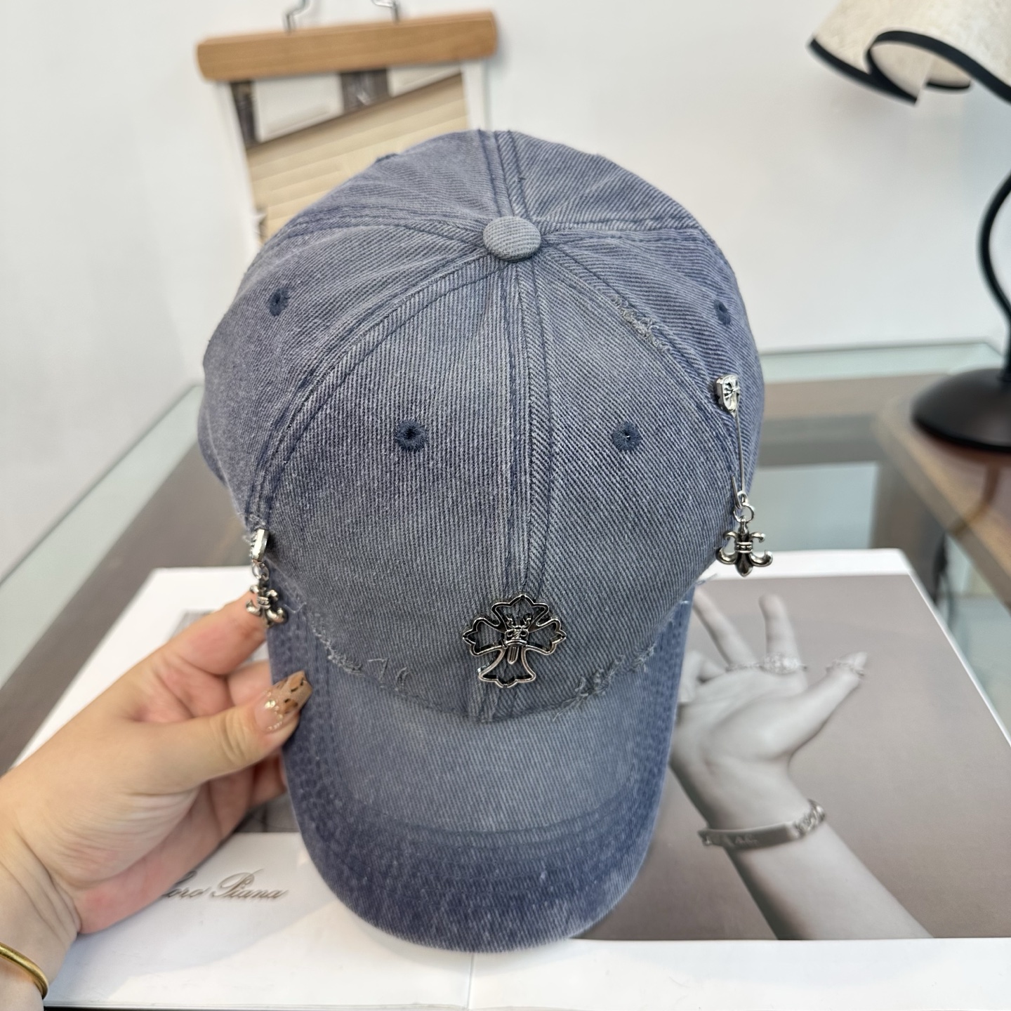 Chrome hearts 克罗心 新款十字架 高品质棒球帽，高端定制版！网红时尚博主同款！墙裂推荐！质量巨好！谁戴谁好
