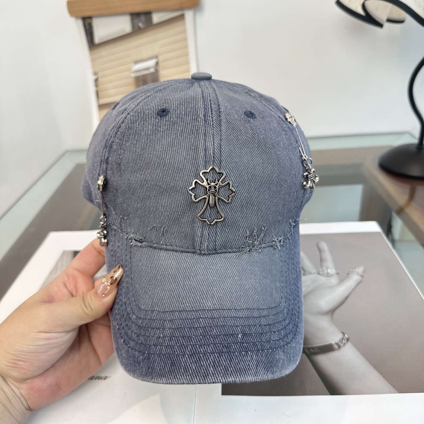 Chrome hearts 克罗心 新款十字架 高品质棒球帽，高端定制版！网红时尚博主同款！墙裂推荐！质量巨好！谁戴谁好
