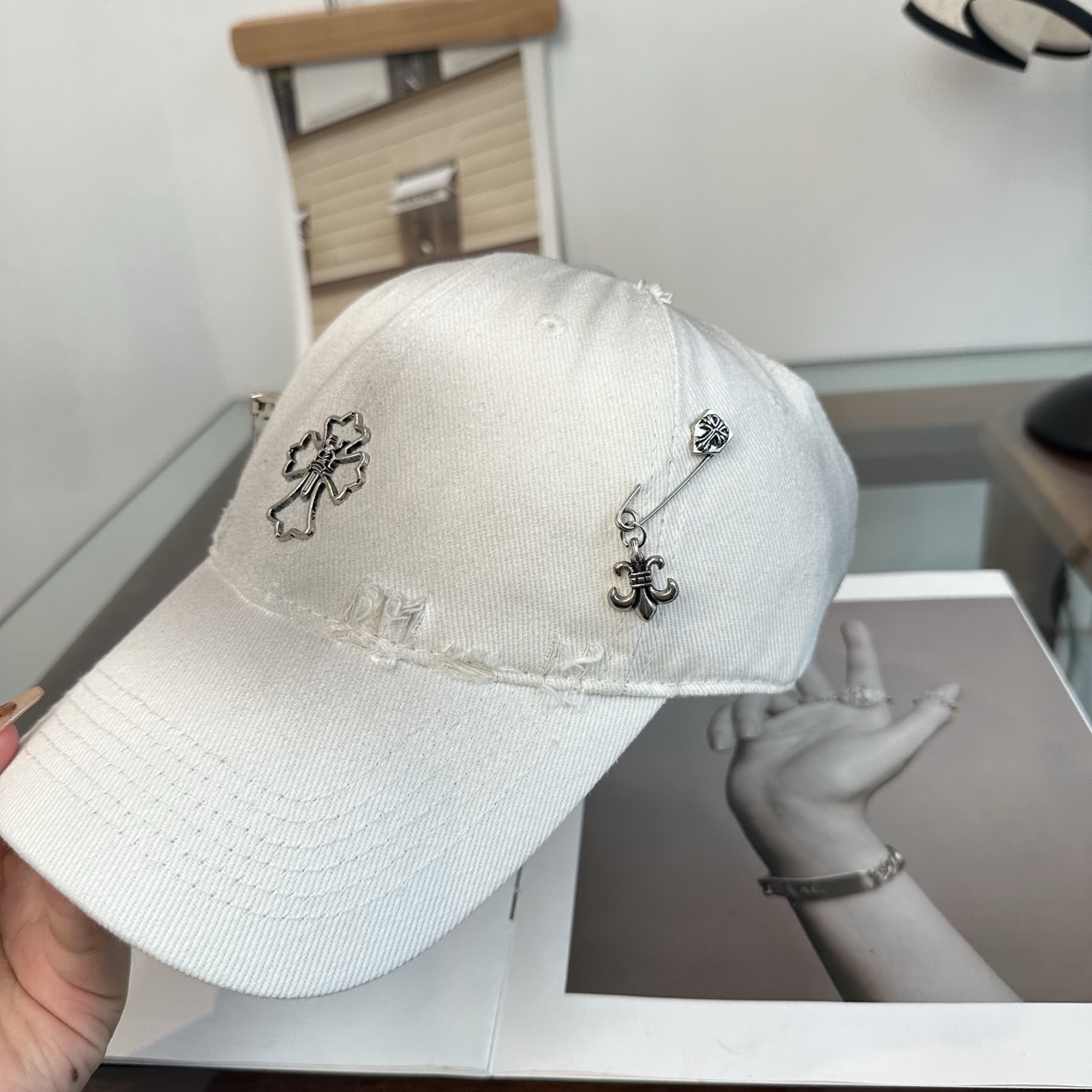 Chrome hearts 克罗心 新款十字架 高品质棒球帽，高端定制版！网红时尚博主同款！墙裂推荐！质量巨好！谁戴谁好