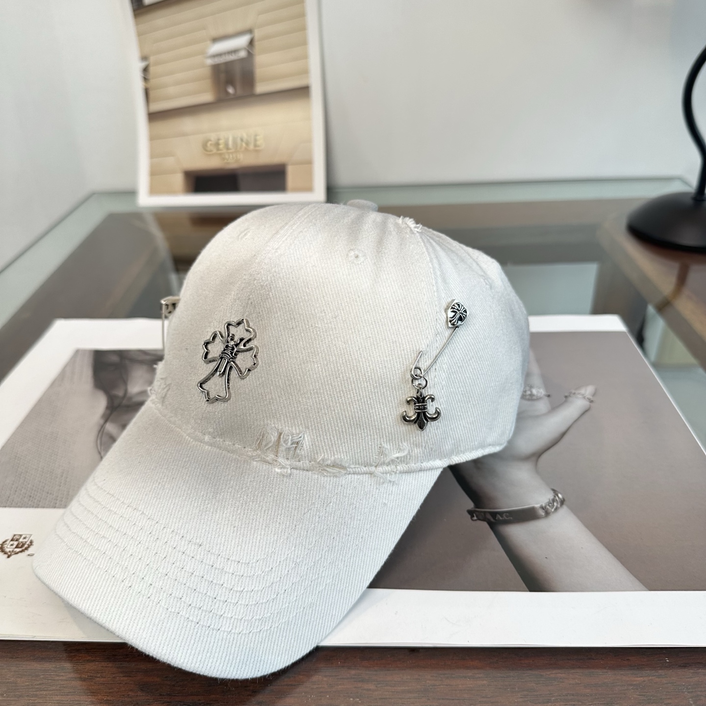 Chrome hearts 克罗心 新款十字架 高品质棒球帽，高端定制版！网红时尚博主同款！墙裂推荐！质量巨好！谁戴谁好