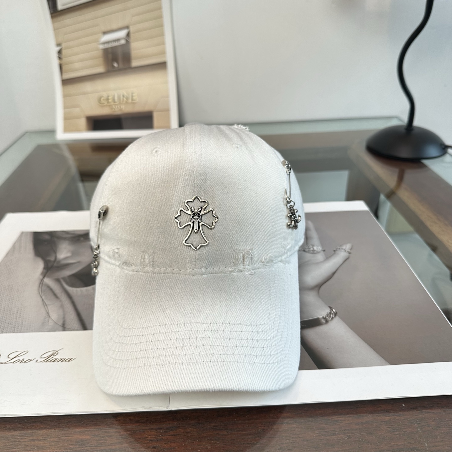 Chrome Hearts Chrome hearts 克罗心 新款十字架 高品质棒球帽，高端定制版 博主同款 墙裂推荐 质量巨好 谁戴谁 ~
