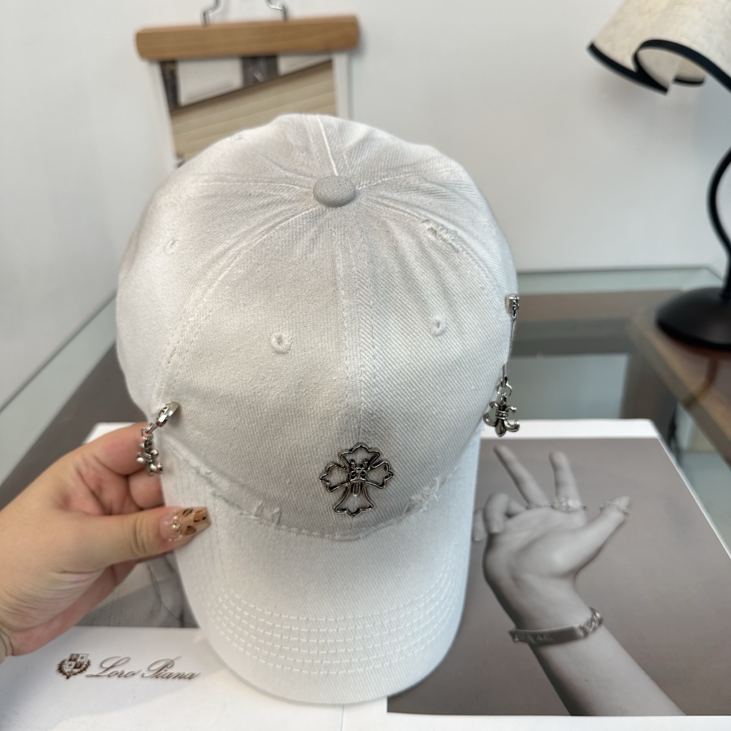 Chrome hearts 克罗心 新款十字架 高品质棒球帽，高端定制版！网红时尚博主同款！墙裂推荐！质量巨好！谁戴谁好