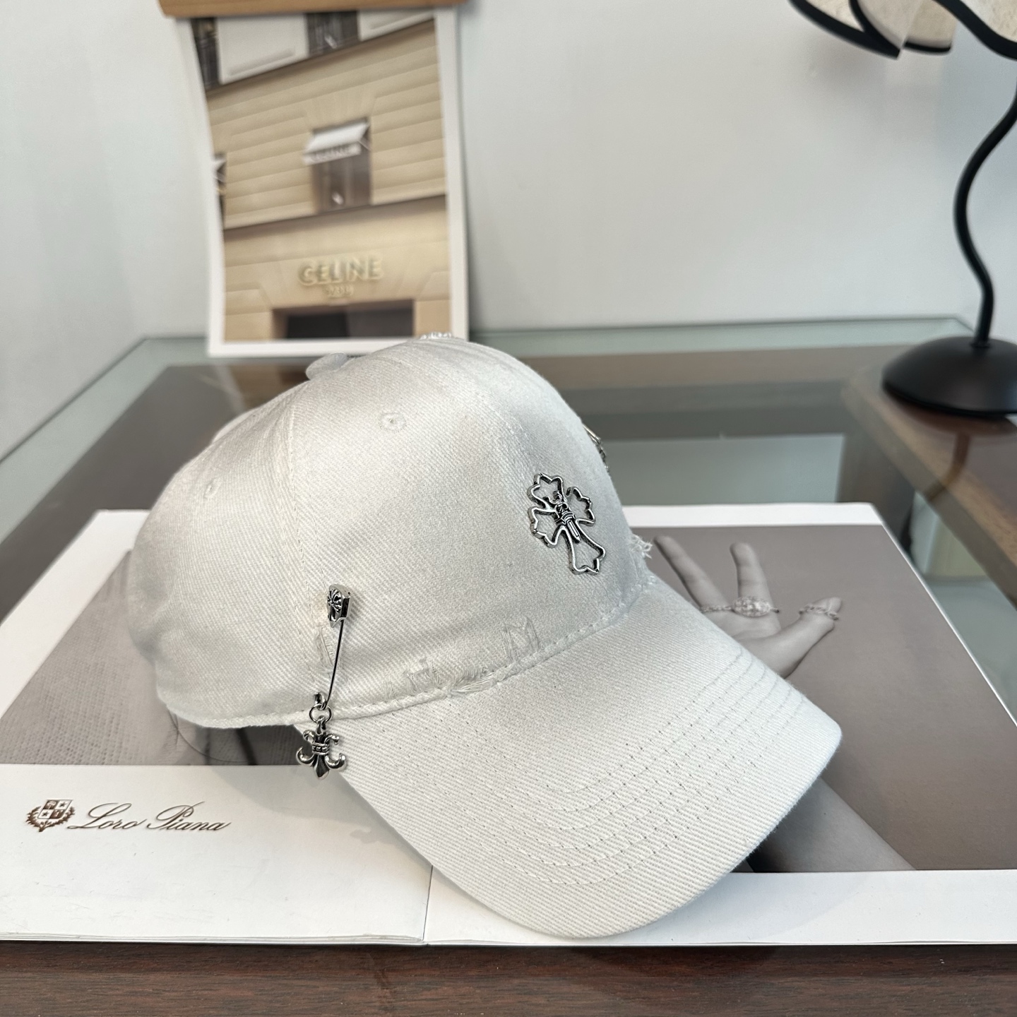 Chrome hearts 克罗心 新款十字架 高品质棒球帽，高端定制版！网红时尚博主同款！墙裂推荐！质量巨好！谁戴谁好