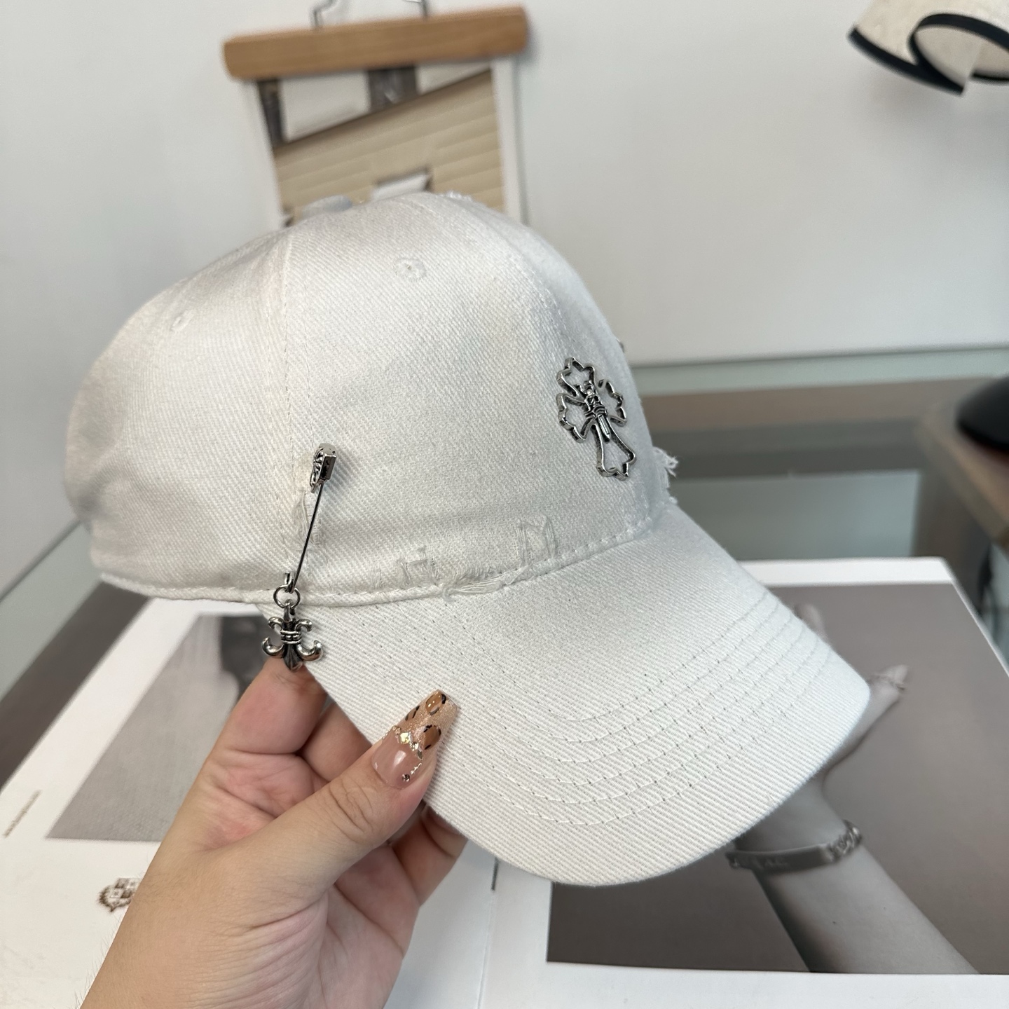 Chrome hearts 克罗心 新款十字架 高品质棒球帽，高端定制版！网红时尚博主同款！墙裂推荐！质量巨好！谁戴谁好
