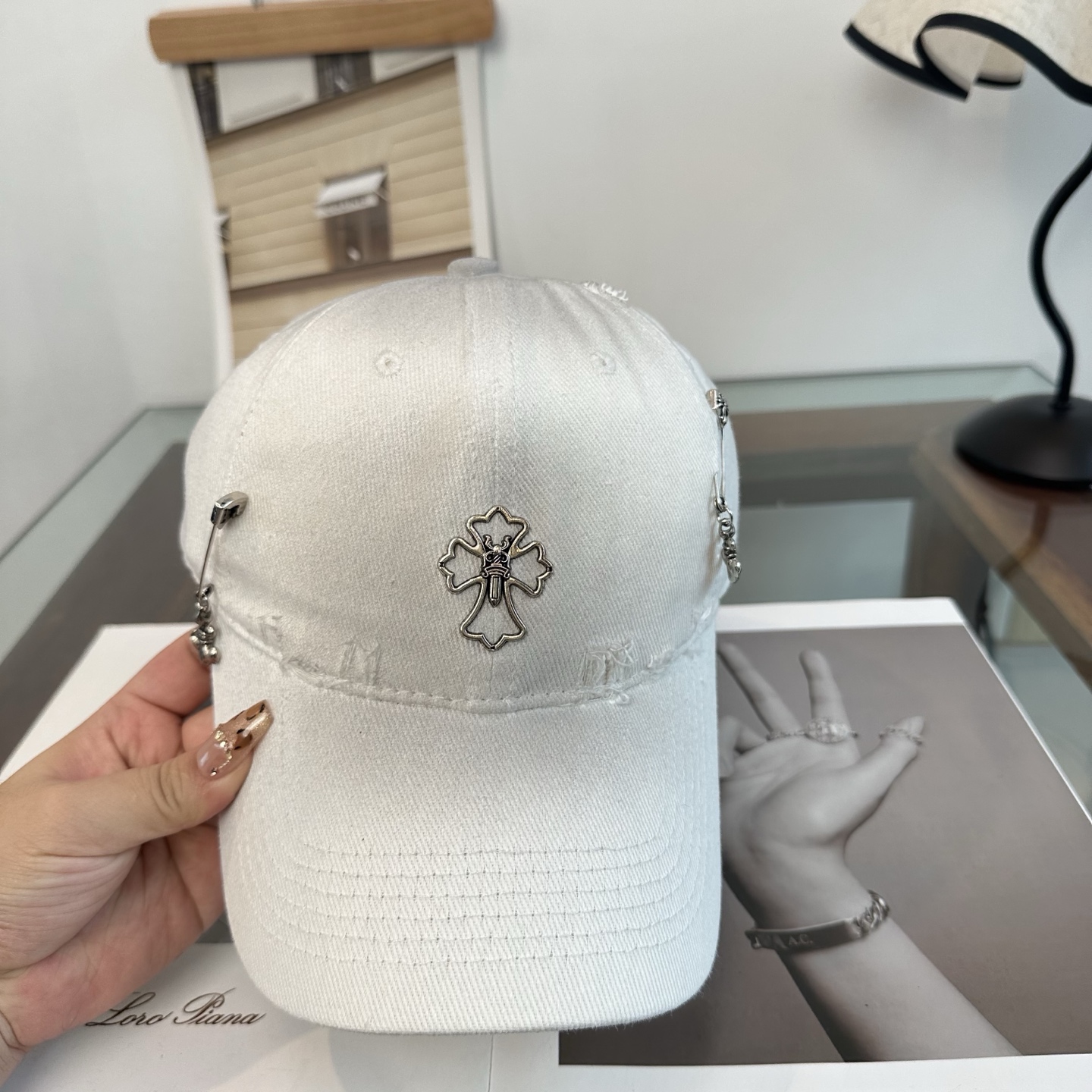 Chrome hearts 克罗心 新款十字架 高品质棒球帽，高端定制版！网红时尚博主同款！墙裂推荐！质量巨好！谁戴谁好