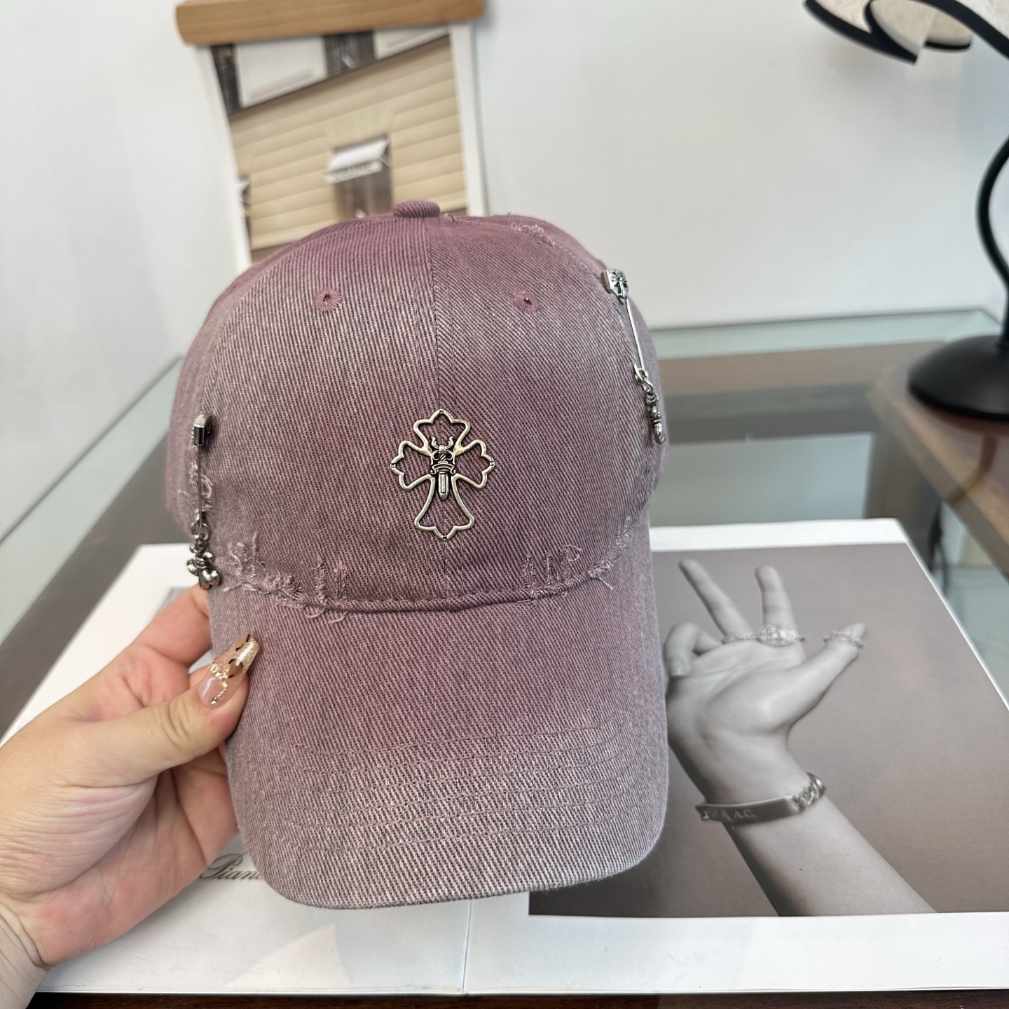 Chrome hearts 克罗心 新款十字架 高品质棒球帽，高端定制版！网红时尚博主同款！墙裂推荐！质量巨好！谁戴谁好